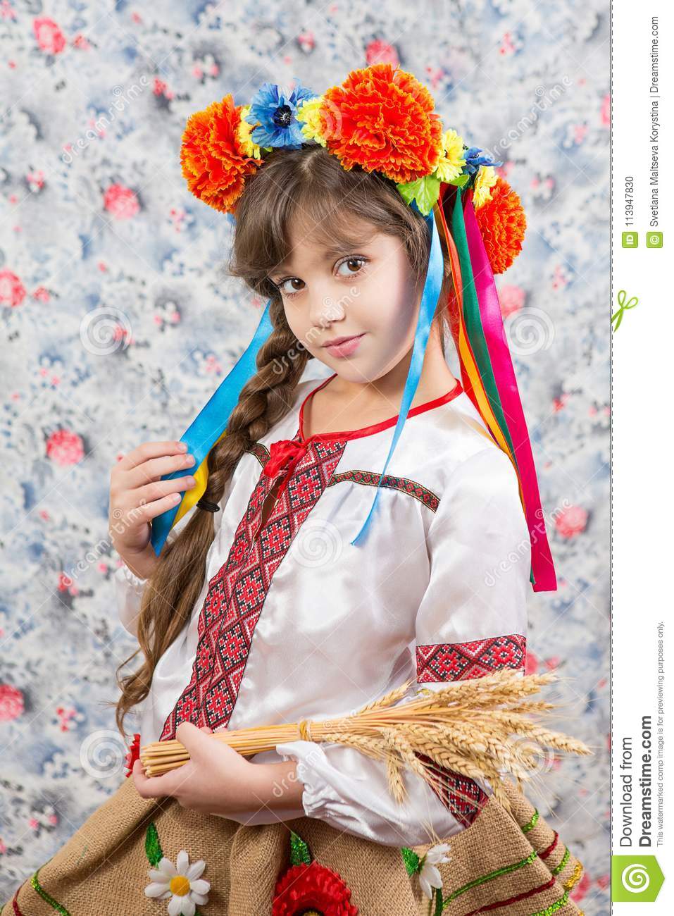 957x1300  Обои: Женщины, модель, брюнетка, сидение, балкон, мода, скрещенные ноги, нижнее белье, колготки, одежда, балетные тапочки, немецкая, лилиана Матф, украинская, нога, блондинка, фотосессия, живот, человеческое тело, бедра, нижнее белье 2328x3104 - Паавиан -