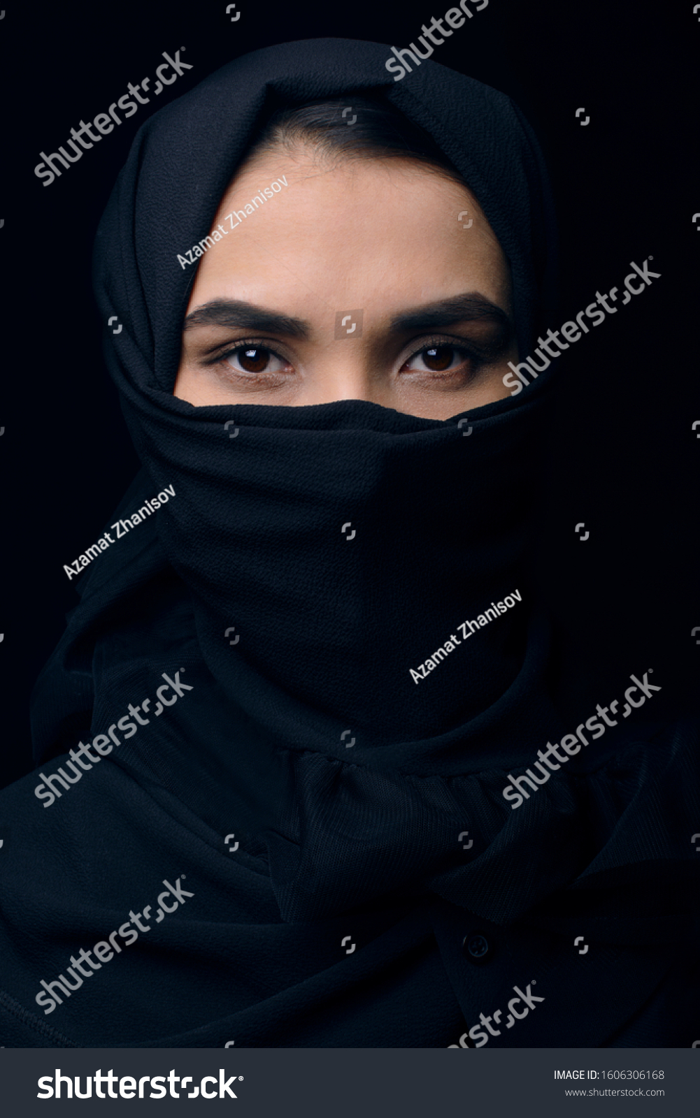 1001x1600  Казахская девушка фото студия Stock Photo 1606306168 | Shutterstock