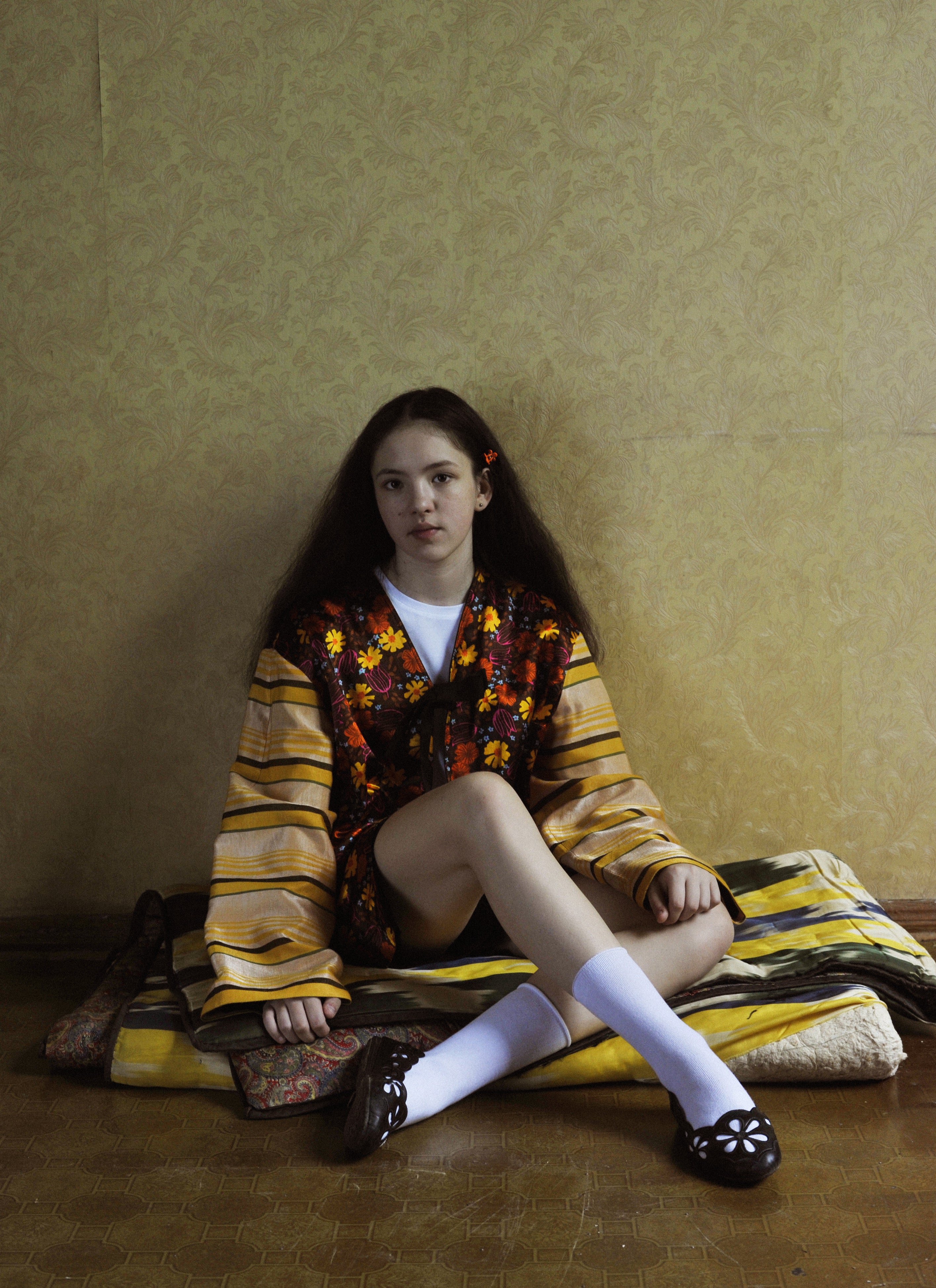 2832x3896  Девушка, сидящие обои - топ -бесплатная девушка сидящая фон - обоие