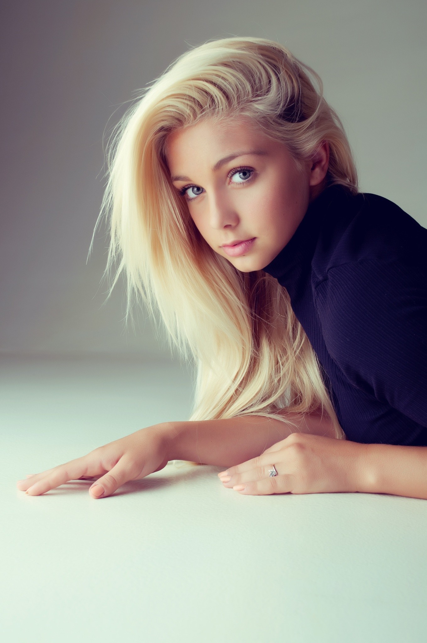 1360x2048  584187 1360x2048 Blonde Model Russian Blue Eyes Katarina Pudar - Редкая галерея HD обои