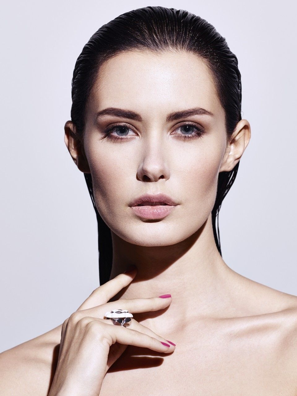 960x1281  Российские женские обои - пещера обоев