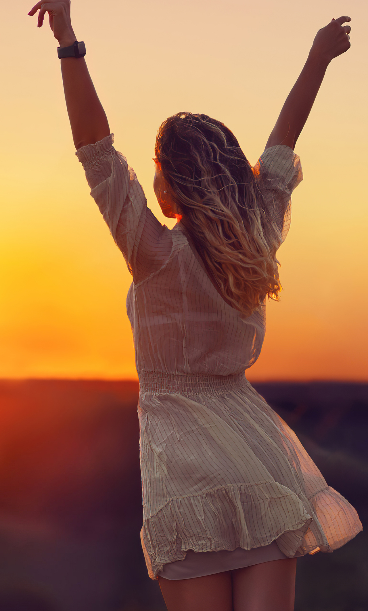 1280x2120  HD обои: Италия, через ди Ламоле, перспектива, женщина, девушка, красота, листья | Обои