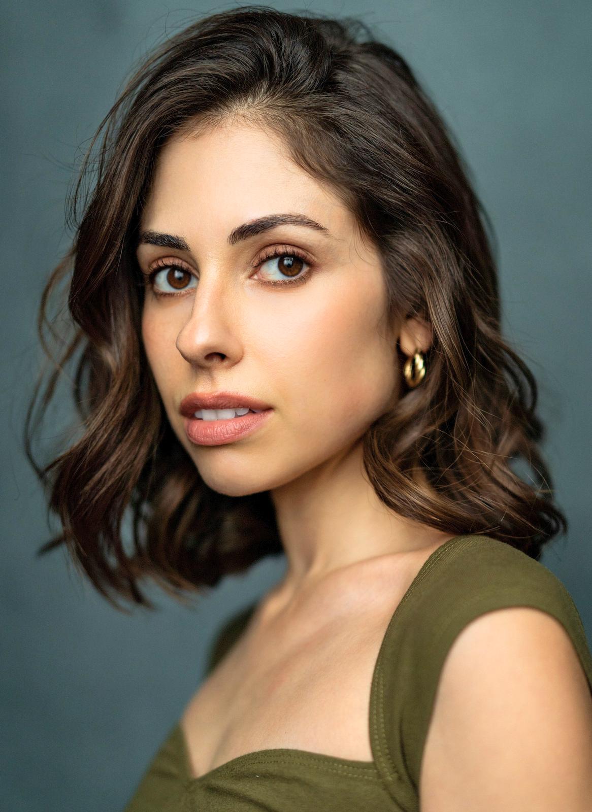 1166x1600  Прикован