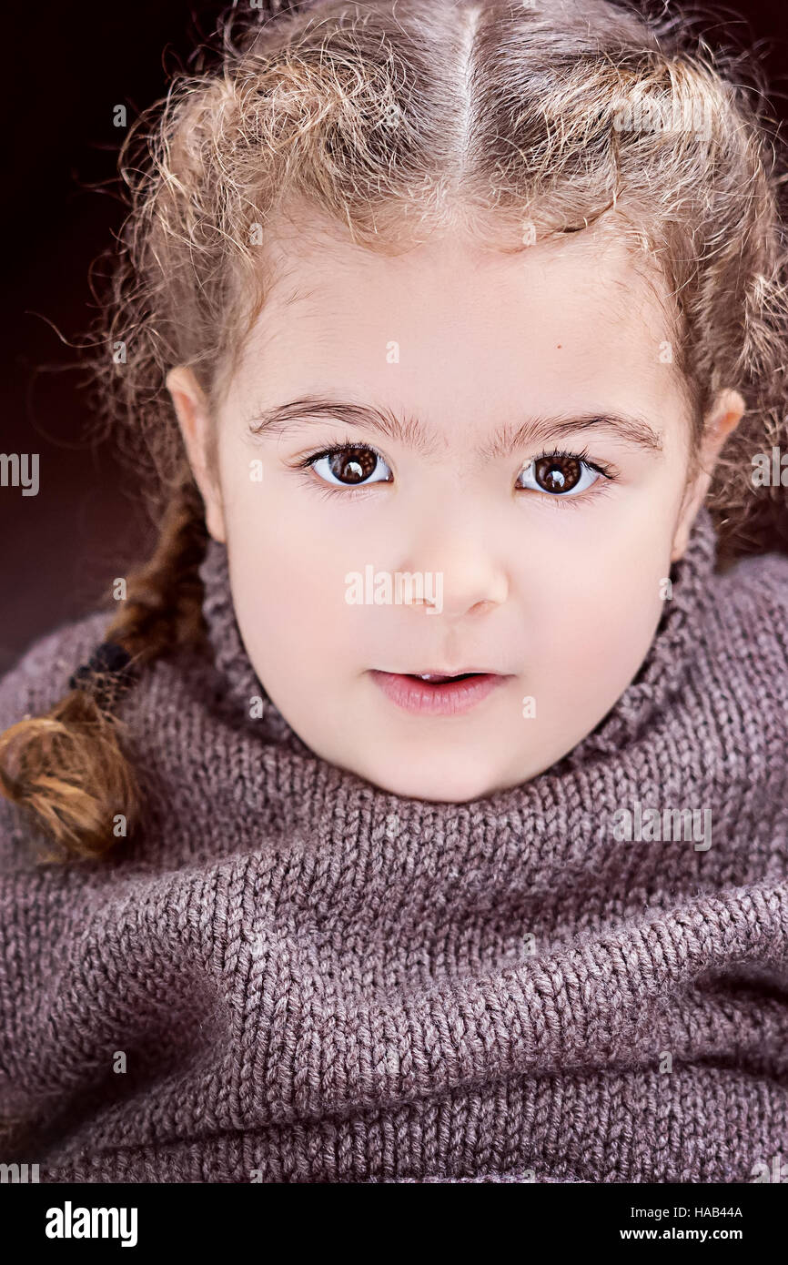 866x1390  Маленькая мисс -девочка малыш с французскими косичками светлые волосы stock фото - Алами