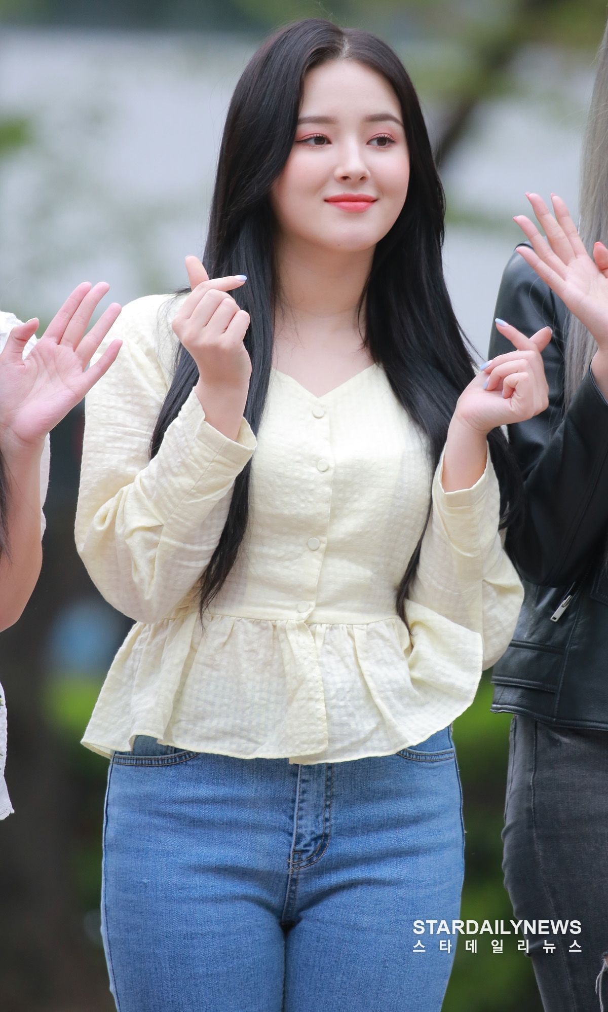 1200x1997  Красивые обои с китайской девушкой - топ бесплатно красивые китайские девушки - фон - WallpaperAccess