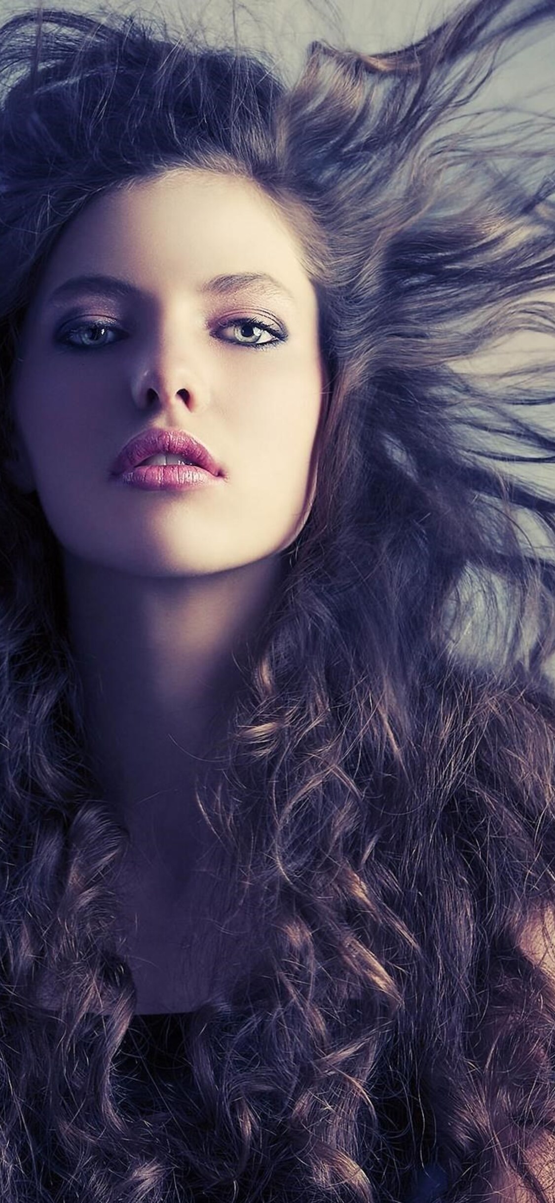 1125x2436  1125x2436 Curly Hair Girl Iphone XS, iPhone 10, iPhone X HD 4K обои, изображения, фоны, фотографии и картинки