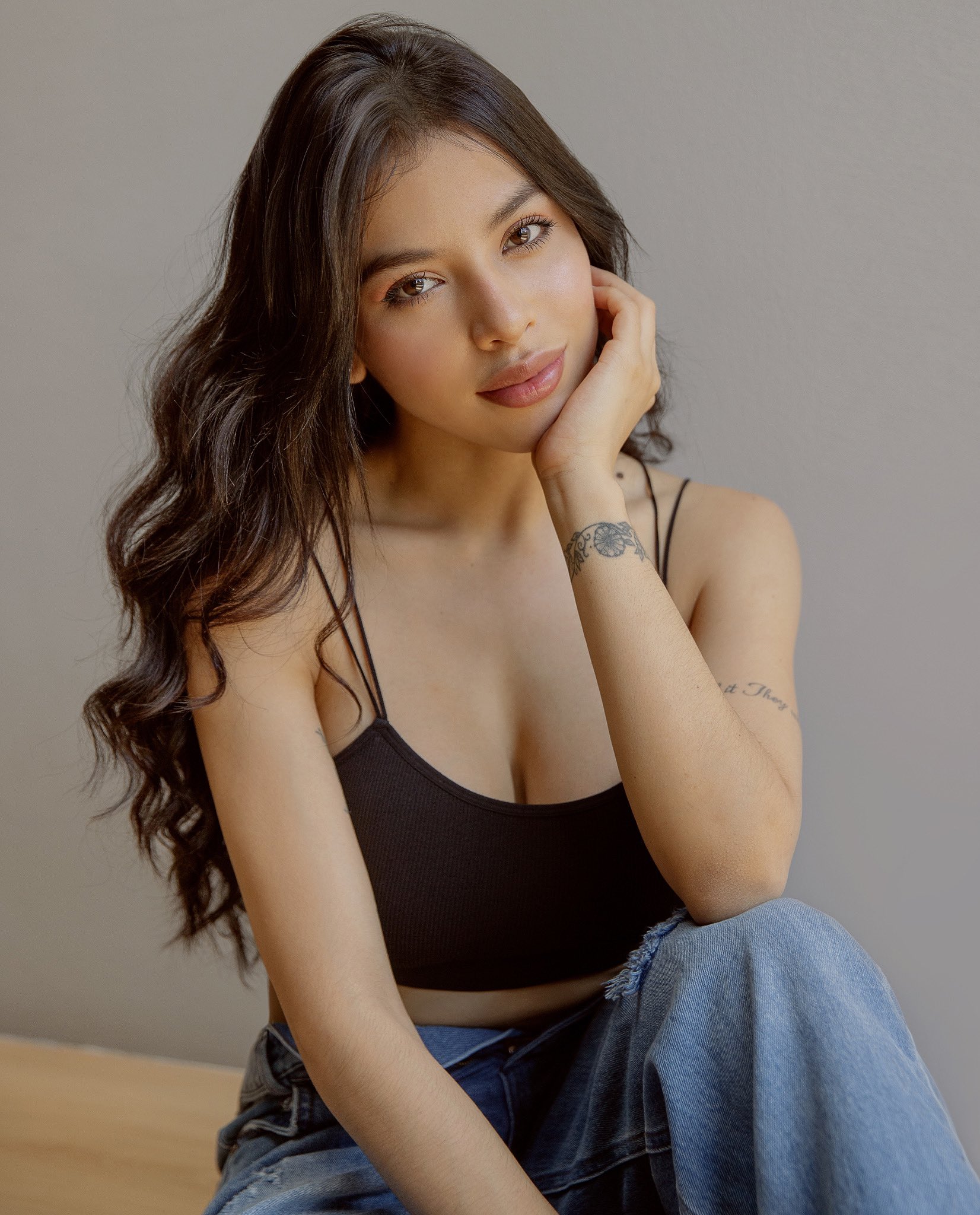 1652x2048  Camilo Gustin Women Model Webcam Model Brunette Long Hair Colombian Women Женщины с толстыми бровями загорелые обои Naho - Разрешение: 1652x2048 - ID: 1347310 - Wallha.com