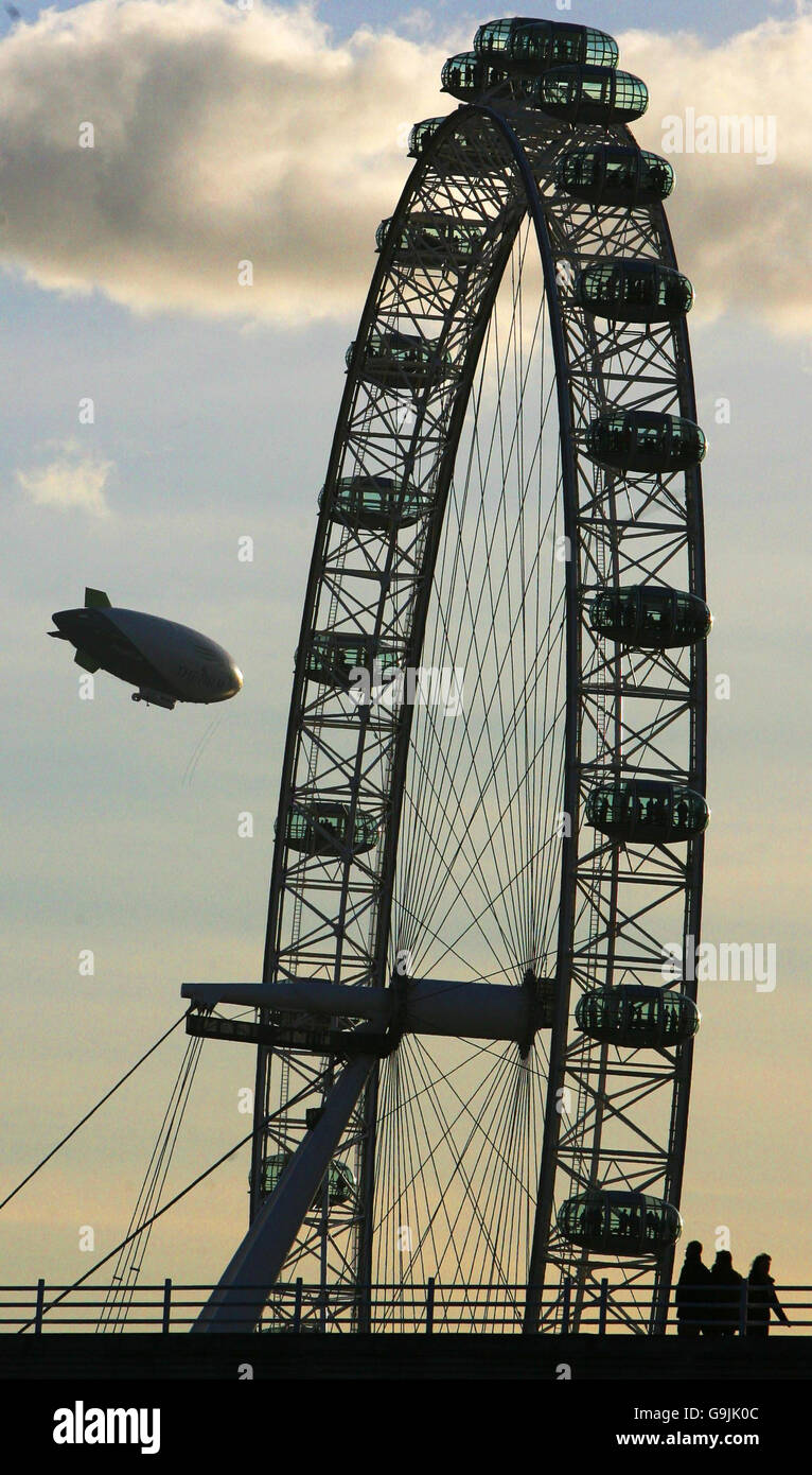 766x1390  Дух дирижабля Dubai Hi -Res stock Photography и Images - Alamy