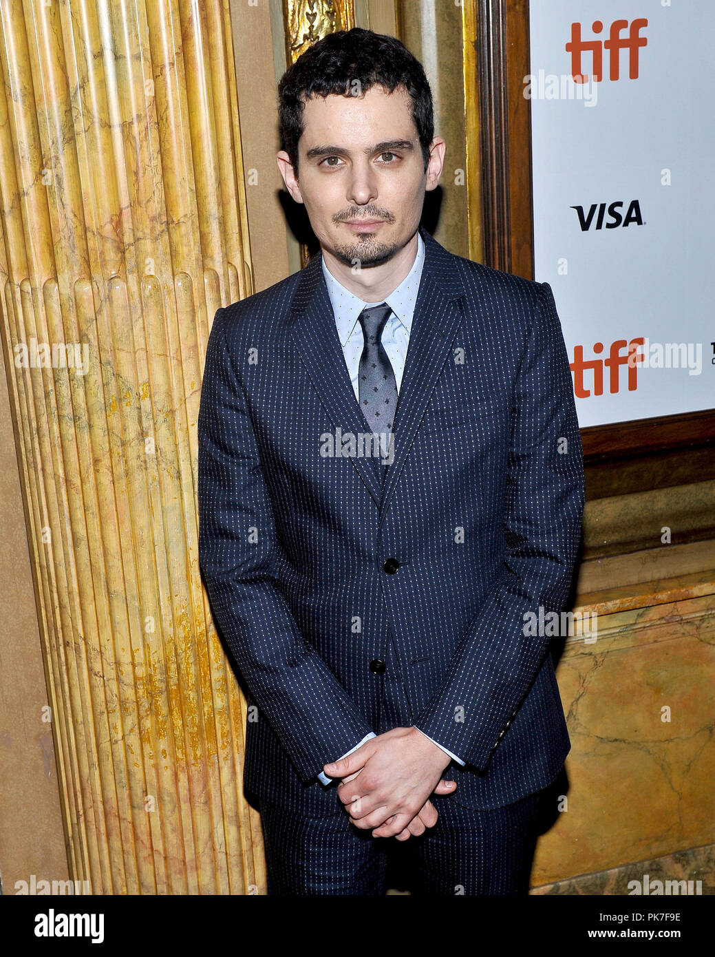 1039x1390  Музыка мода люди iPhone обои | Baterias Musicais, Bateria desenho, Papel de Parede Musical