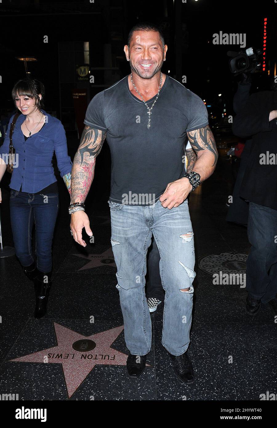 900x1390  Дэвид Майкл Дейв Баутиста Обои WWE RAW 2021 APK для Android скачать