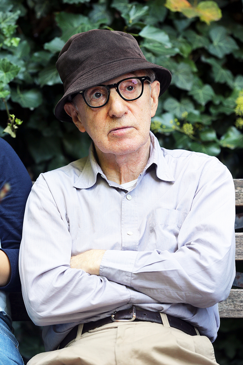 1000x1500  Скачать американский режиссер Вуди Аллен во время 69 -го Каннского кинофестиваля обои | Wallpapers.com