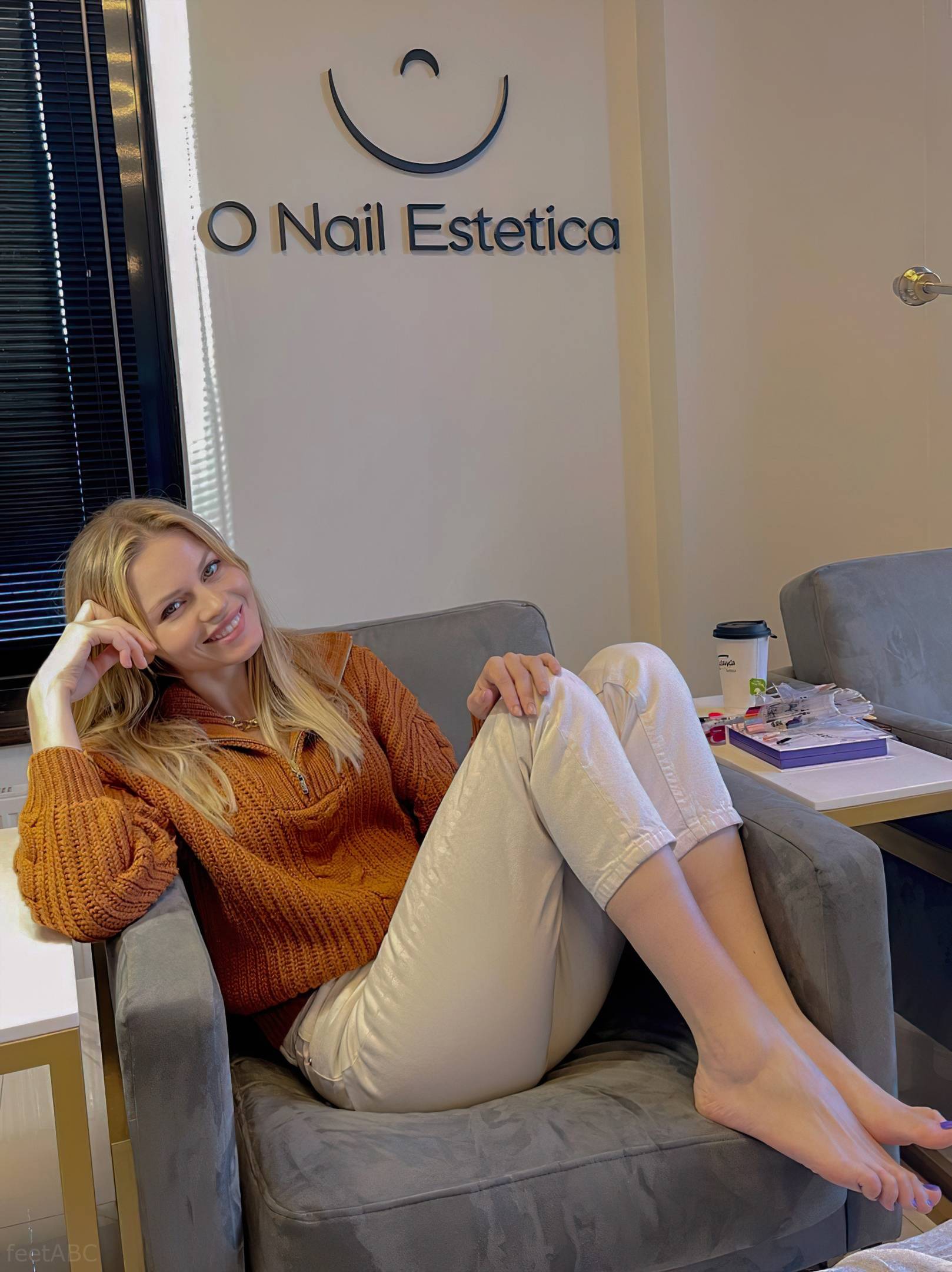 1618x2160  Н. Анастяя Стехко - ноги