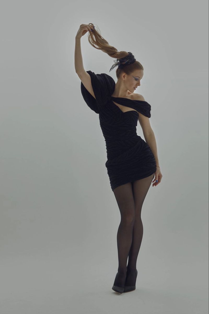 800x1200  ⬇ СКАХАТИНКА КАРТИНКИ ИРИНА СТАРШЕНБАУМ, СОСТОЯННАЯ Фото Ирина Стархенбаум - КОРЕ -МАСЕСА | Депозитфотос