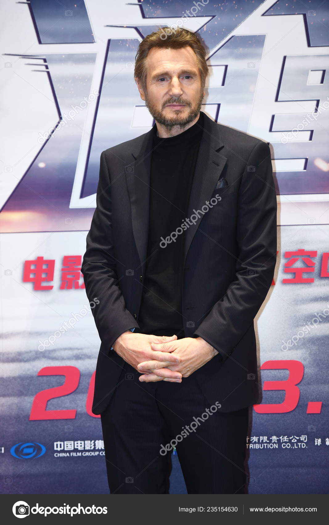 1067x1700  Лиам Нисон хотел «убить» чернокожих за мести