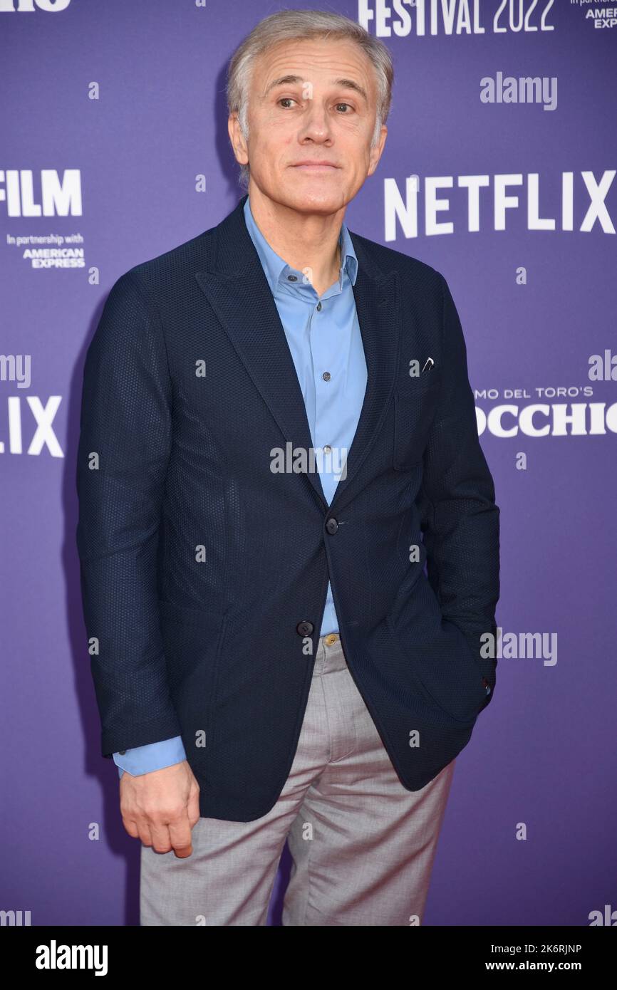 866x1390  Рождественский фильм BMW с участием Кристофа Вальца | Кристоф Вальц | Вы в духе Рождества? ✨ Кристоф Вальц нет. Узнайте, почему 20 декабря, в BMW Christmas