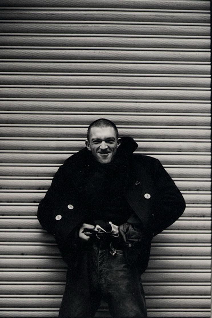 743x1113  Скачать длинные волосы Vincent Cassel обои | Wallpapers.com