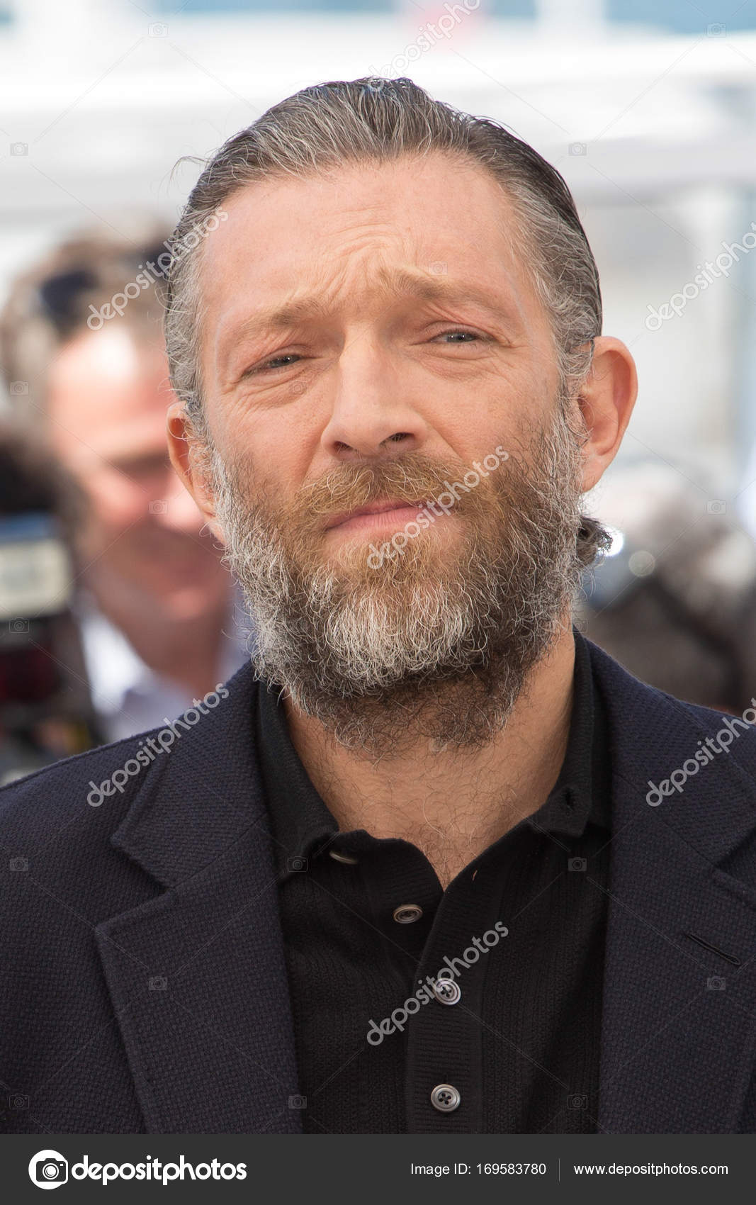 1067x1700  Винсент Кассель: «Когда я заканчиваю фильм, я брею голову и не чувствую себя свободным» | Британский GQ