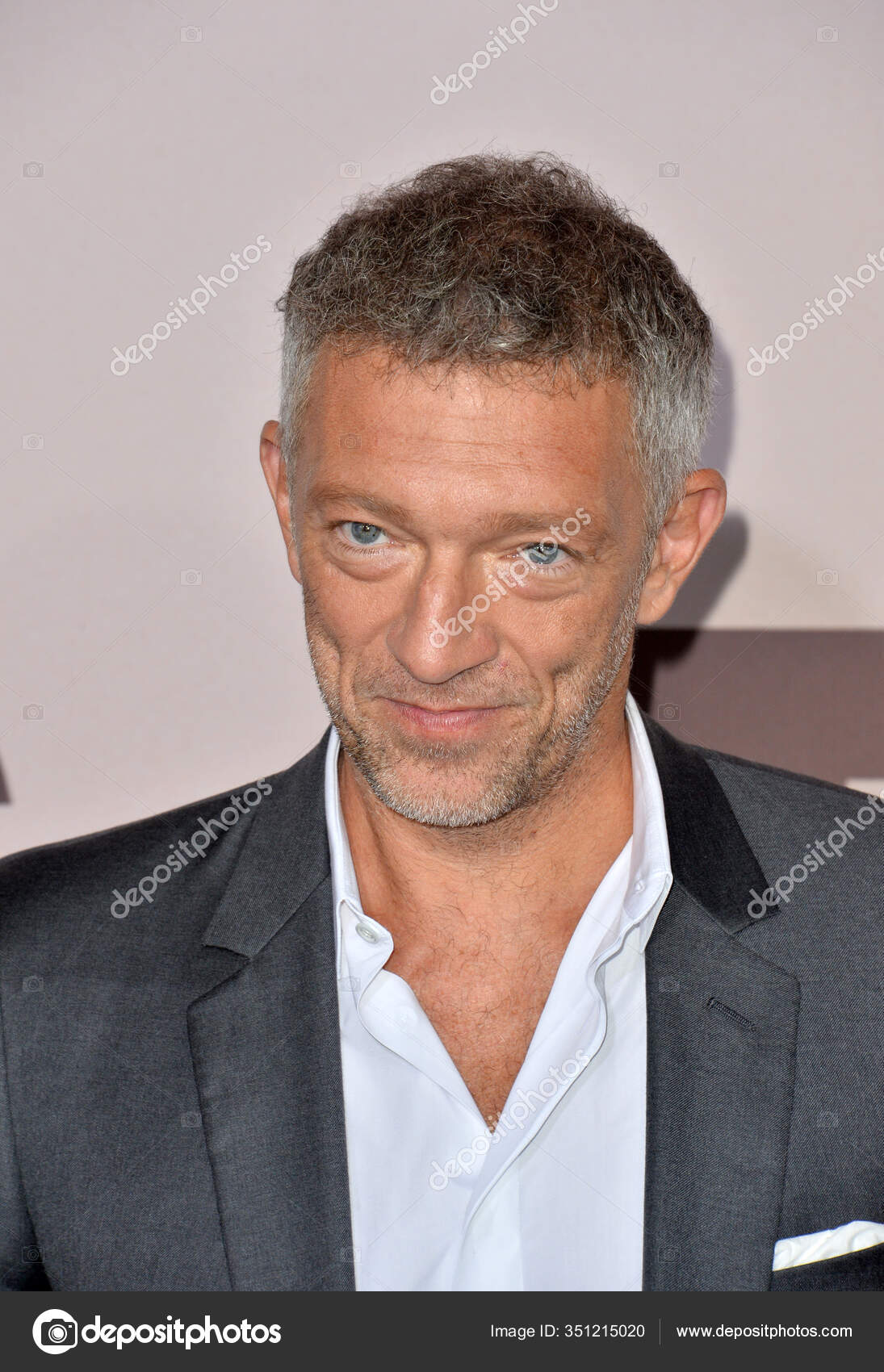 1095x1700  Винсент Кассель, Тина Кунаки - Фотографии Винсента Касселя - Зимбио