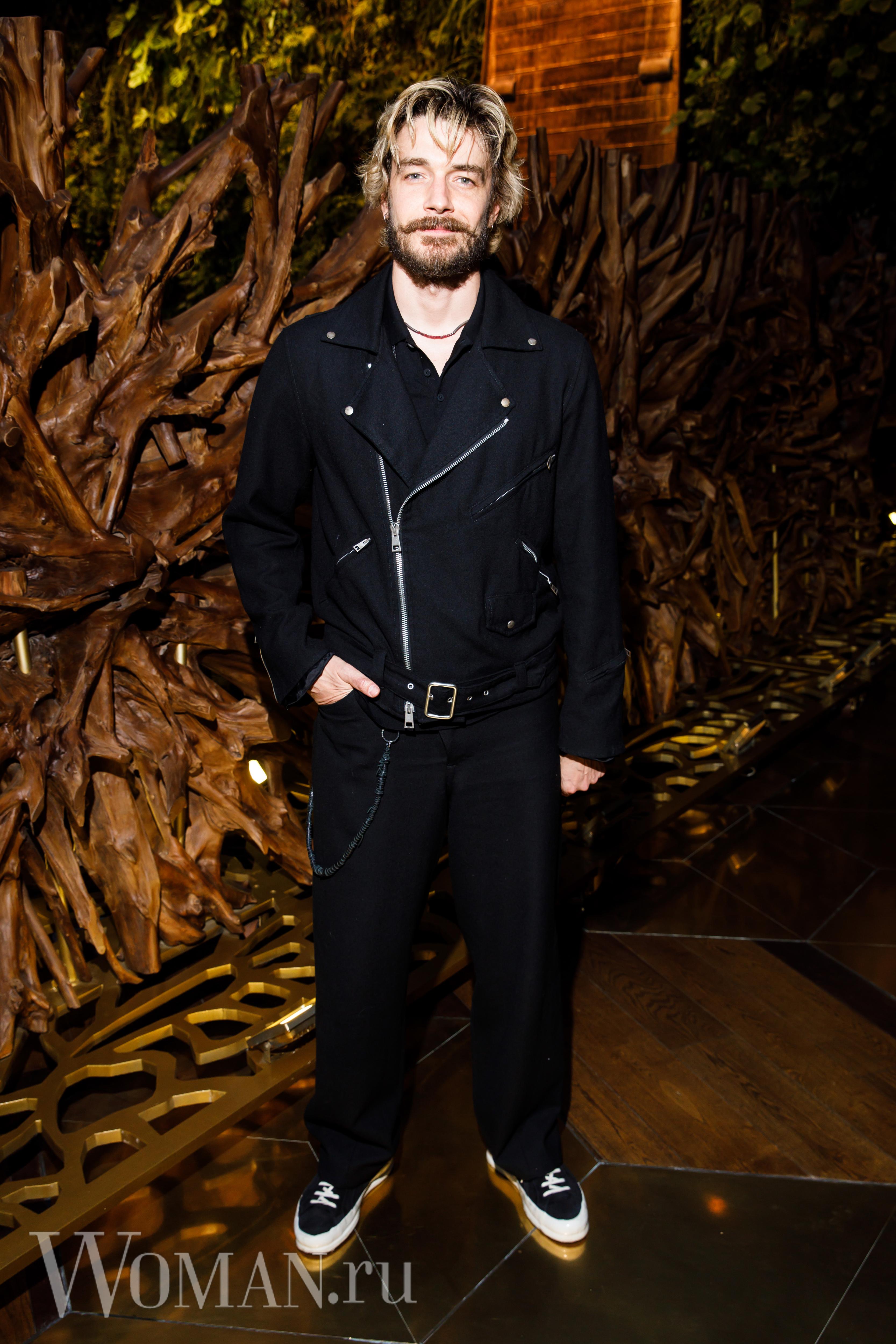 3333x5000  Rroscyйskogogo -fuotboliesta vыnudilipokynioth