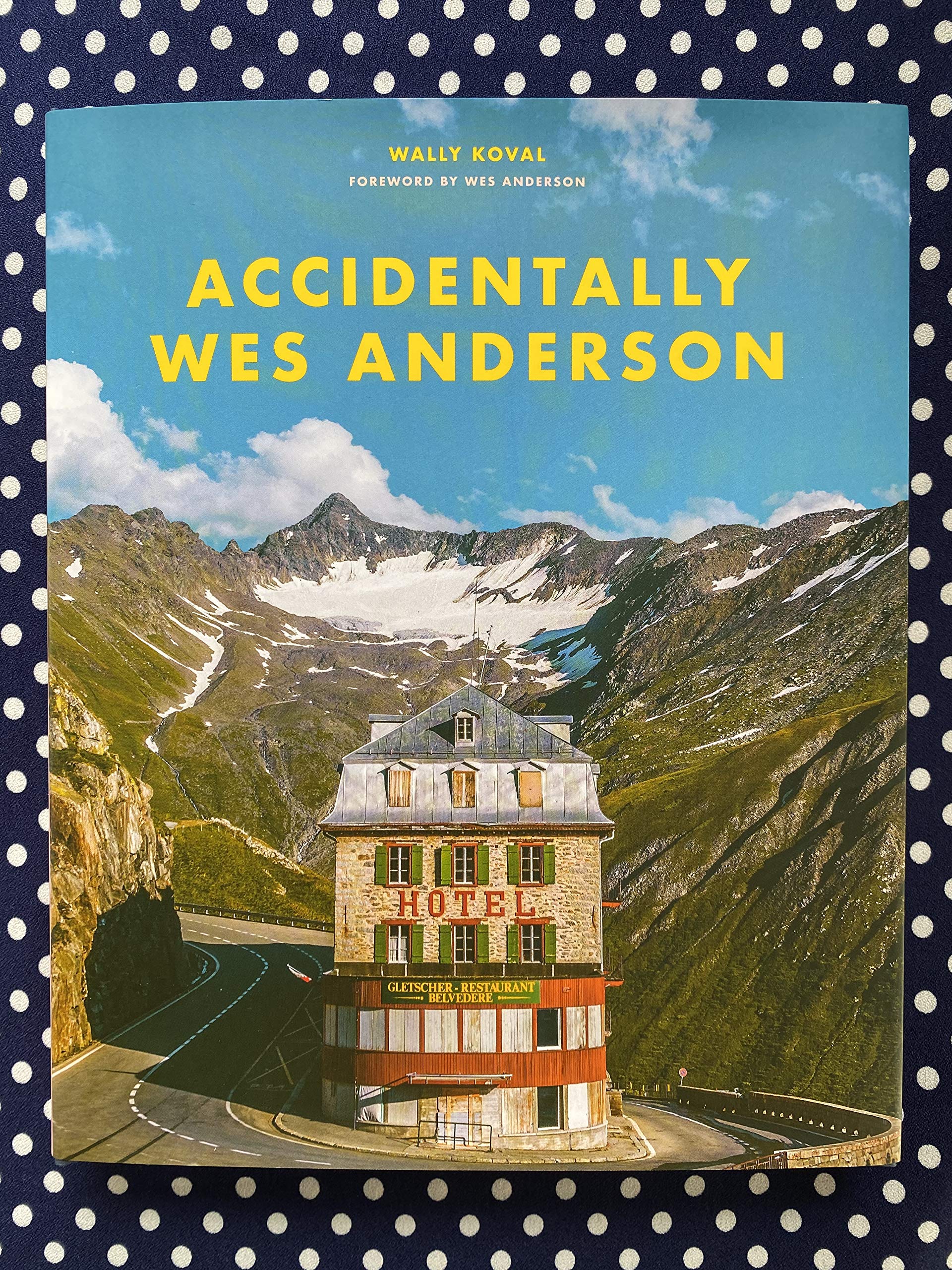 1920x2560  Книга | Случайно Уэс Андерсон