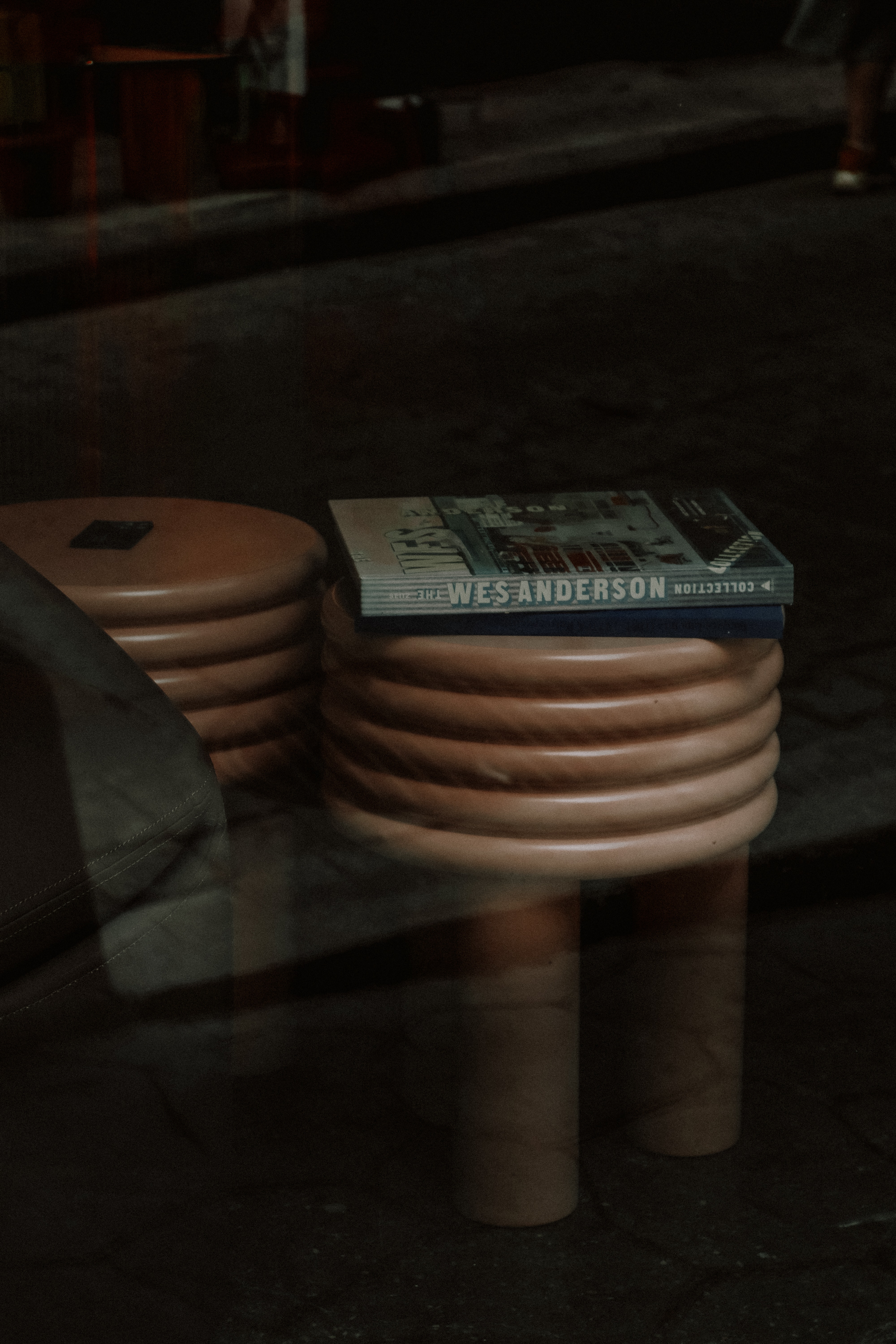 4000x6000  Уэс Андерсон «Французская диспетчерская»; Прибывает на цифровой 14 декабря \ U0026 на DVD Blu-Ray \ U0026 28 декабря 2021 года от Searchlight | Скранные соединения