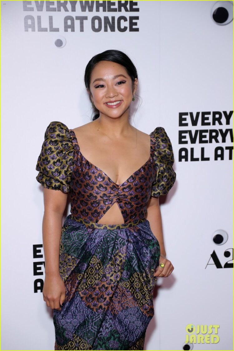 750x1123  Стефани Хсу прибывает в отеле Four Seasons в Беверли -Хиллз 13.01.2023 - Hawtcelebs