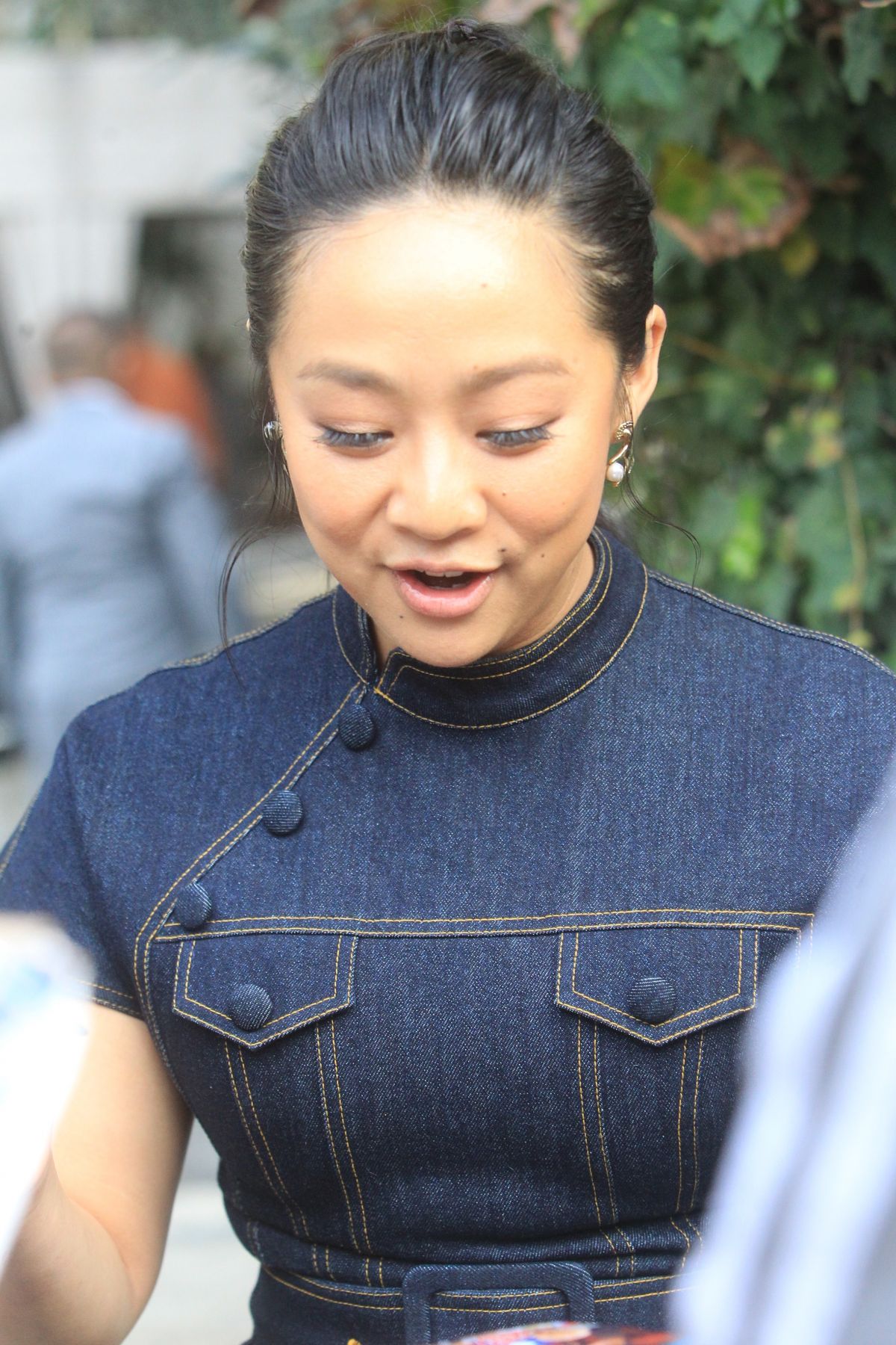 1200x1800  Нью -Йорк, штат Нью -Йорк - 3 Décembre 2019: Стефани Хсу и Джоэл Джонстон Ассоциация Ассист