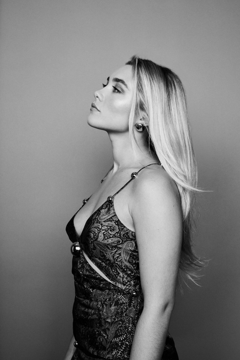 800x1200  Флоренс Пью обои - верхняя часть флоринов Флоренс Пью - обоие