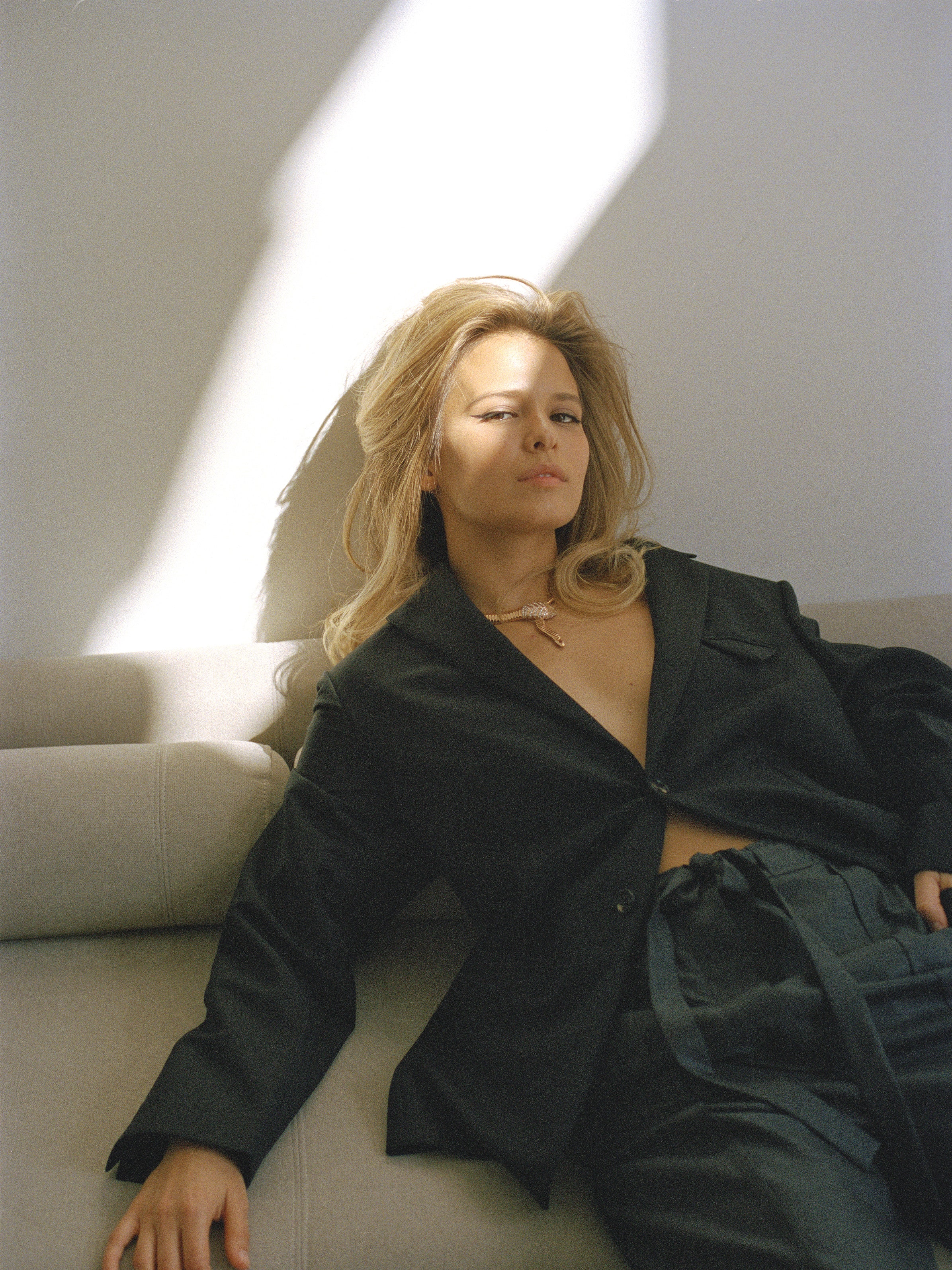 2391x3188  MAйOR -grom: чuemonoй doktor (2021, violm) - «\" БЕЛЕЙСКОЙ, МОГОГОВОЙ. Год | от