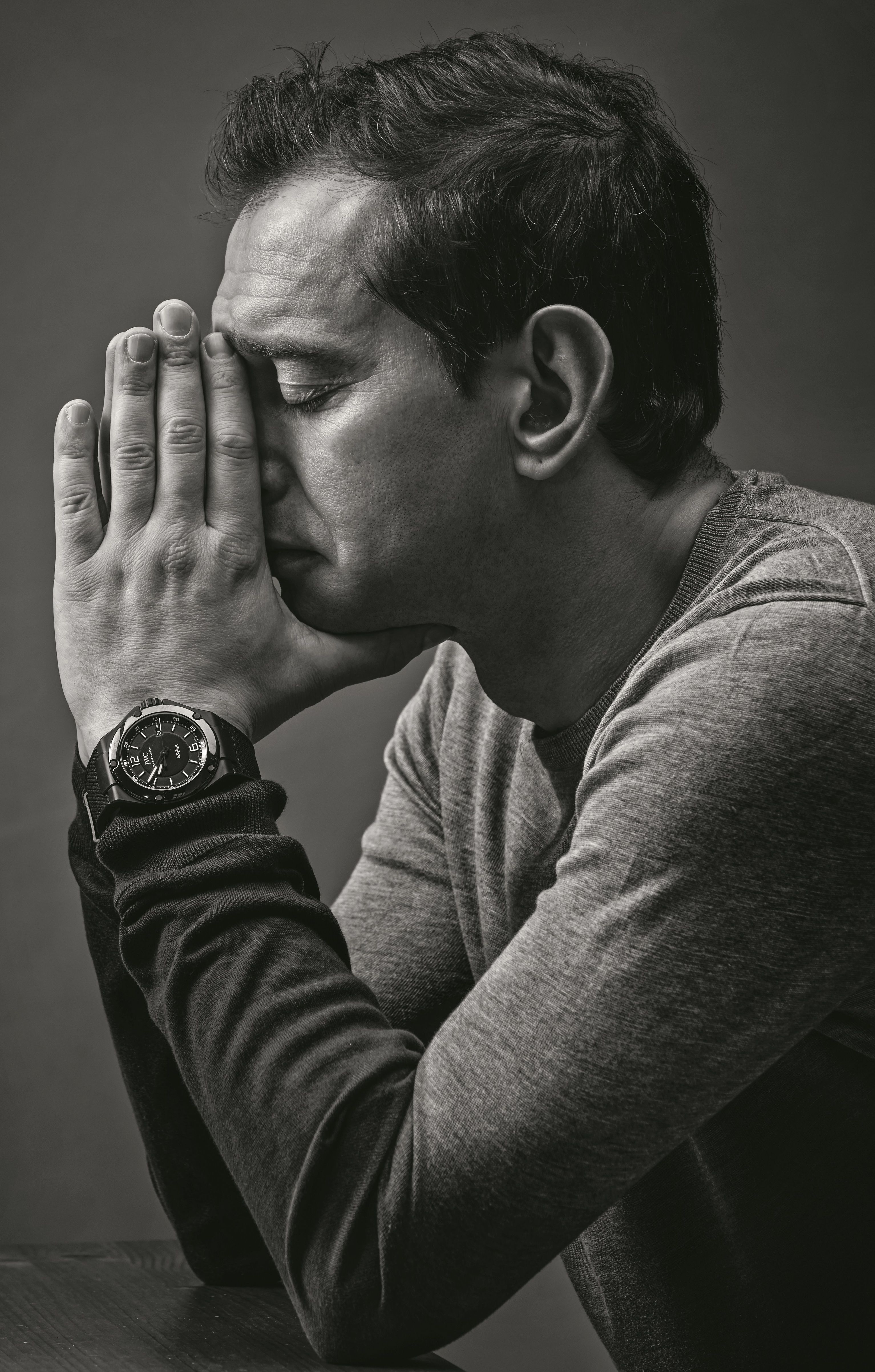 3067x4812  ИДЕР И. poзы -aaToPOrTRETATA, MUHжSKAYAPROTRETNAPAROTOGRAYAIN