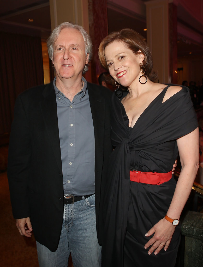 778x1024  Алита: боевой ангел - гнилые помидоры