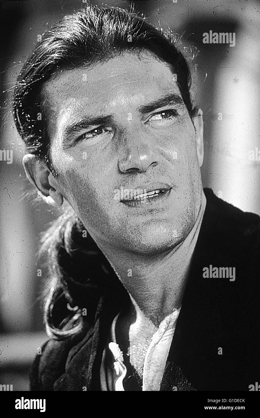 863x1390  4500x5500 Antonio Banderas Dahing Photo