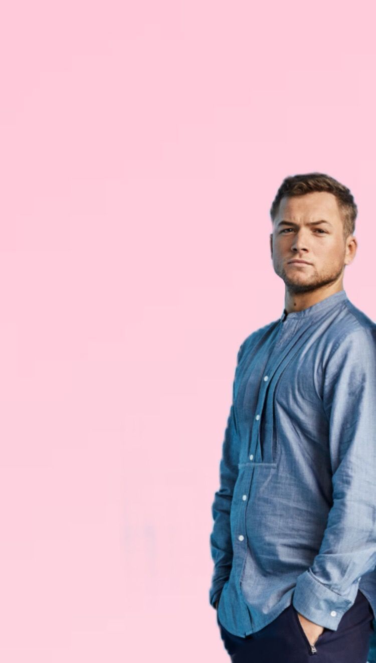 750x1322  Тарон Эгертон Фото 23 из 80 фото, обои - фото № 1275201 - Плащание2