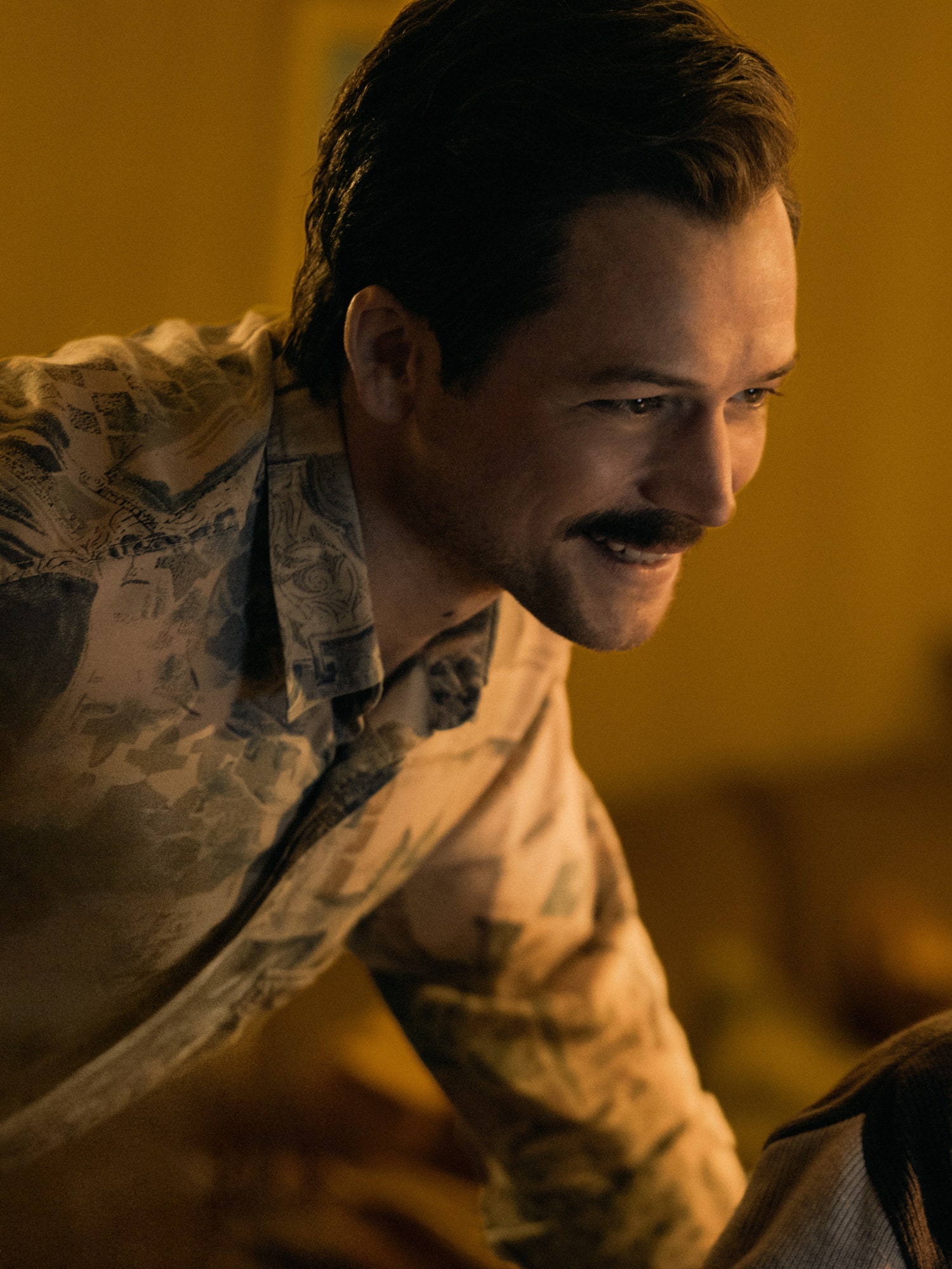 1500x2000  ✓ [26145+] Тарон Эгертон и Люси Бойнтон, чтобы стать звездой в Benjamin Cleary VR - Android / iPhone HD обои.