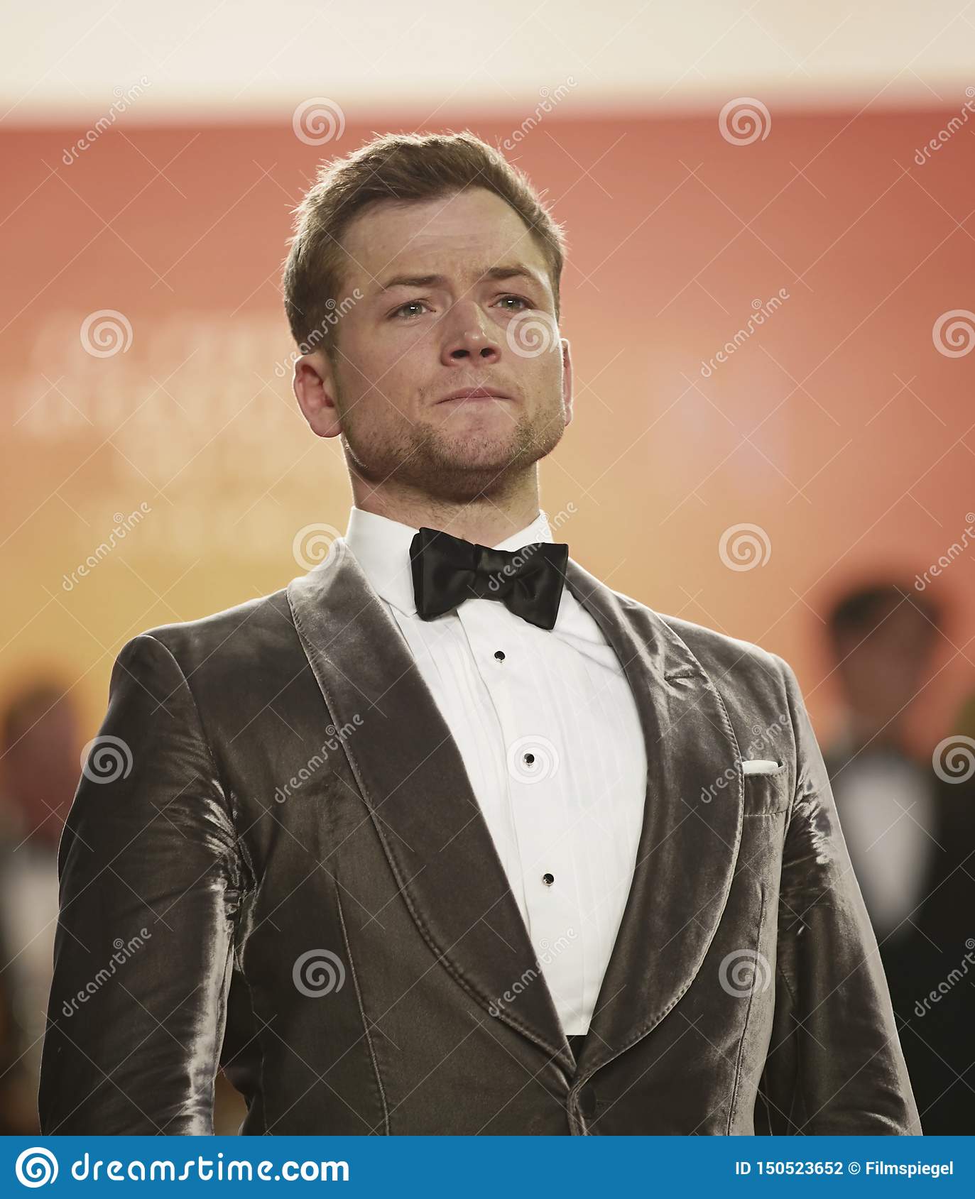 1373x1689  Замок экрана} Тарон Эгертон #1! от Orenjiyellow456 на DeviantArt