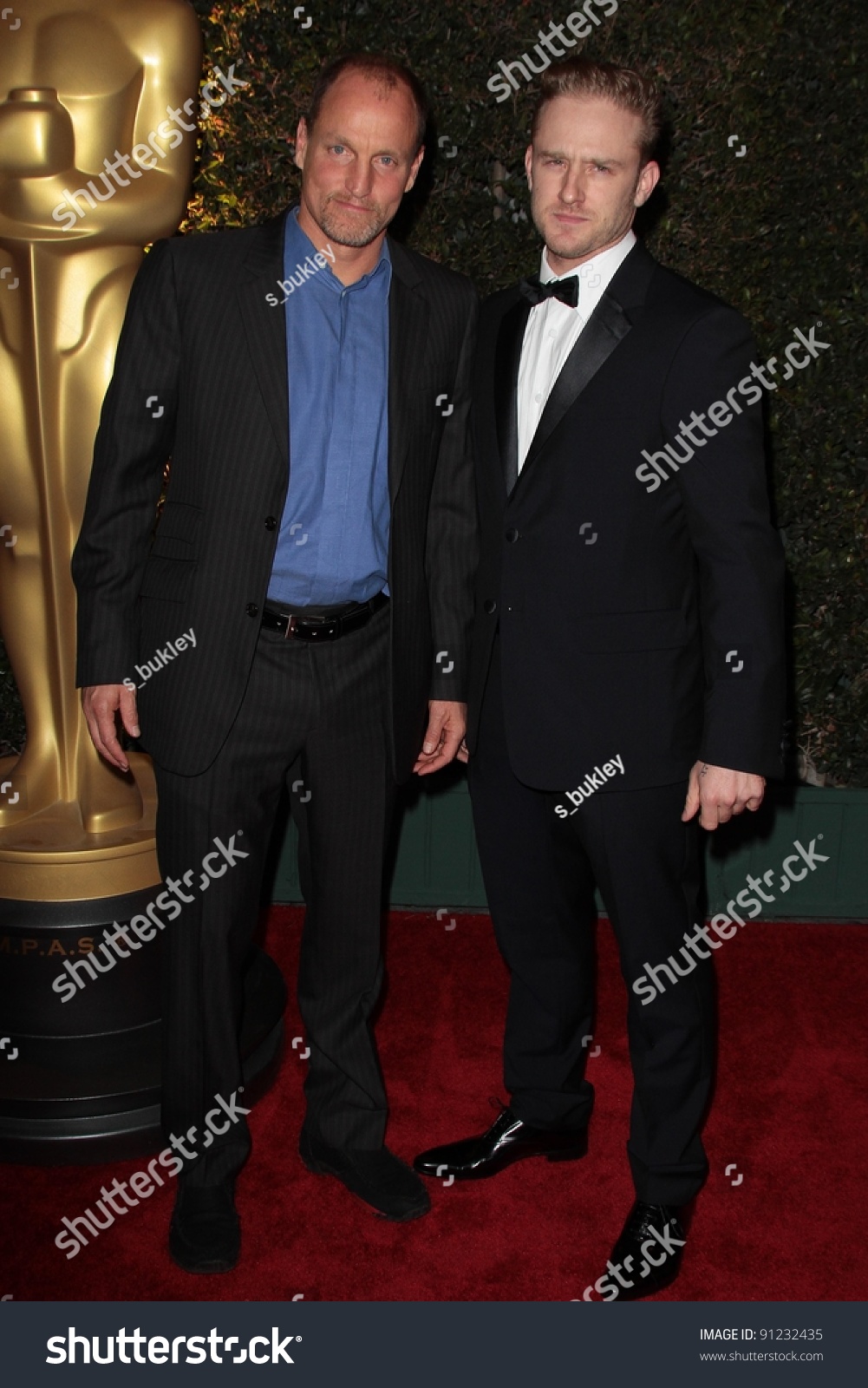 1001x1600  Кейт (2021)