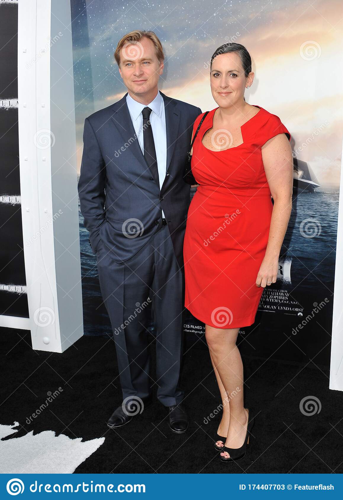 1159x1689  Кристофер Нолан снова сгибается в трейлере тендера