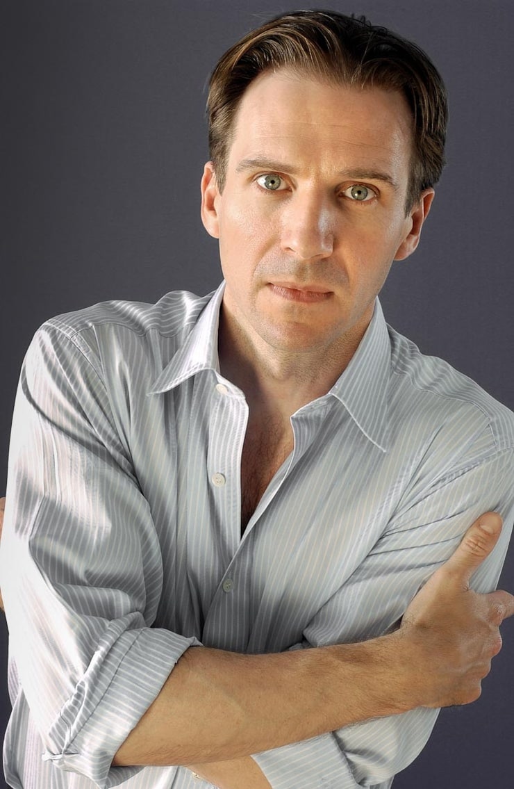 740x1135  Директор меню Марк Майлод заставил Ральфа Файнса приготовить лучший в мире бургер на самом деле | Британский GQ