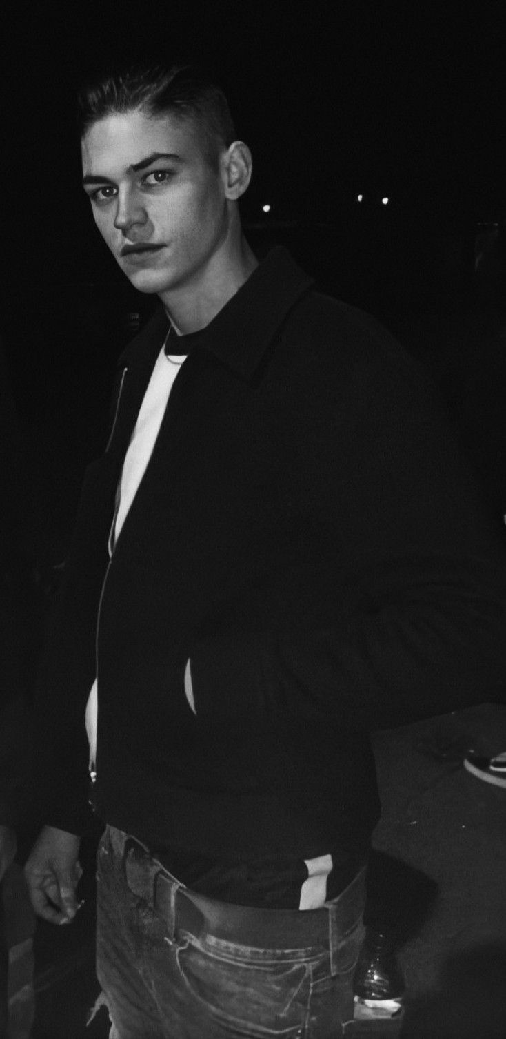 734x1508  10 драм, которые можно ожидать в 2022 году | Vogue France