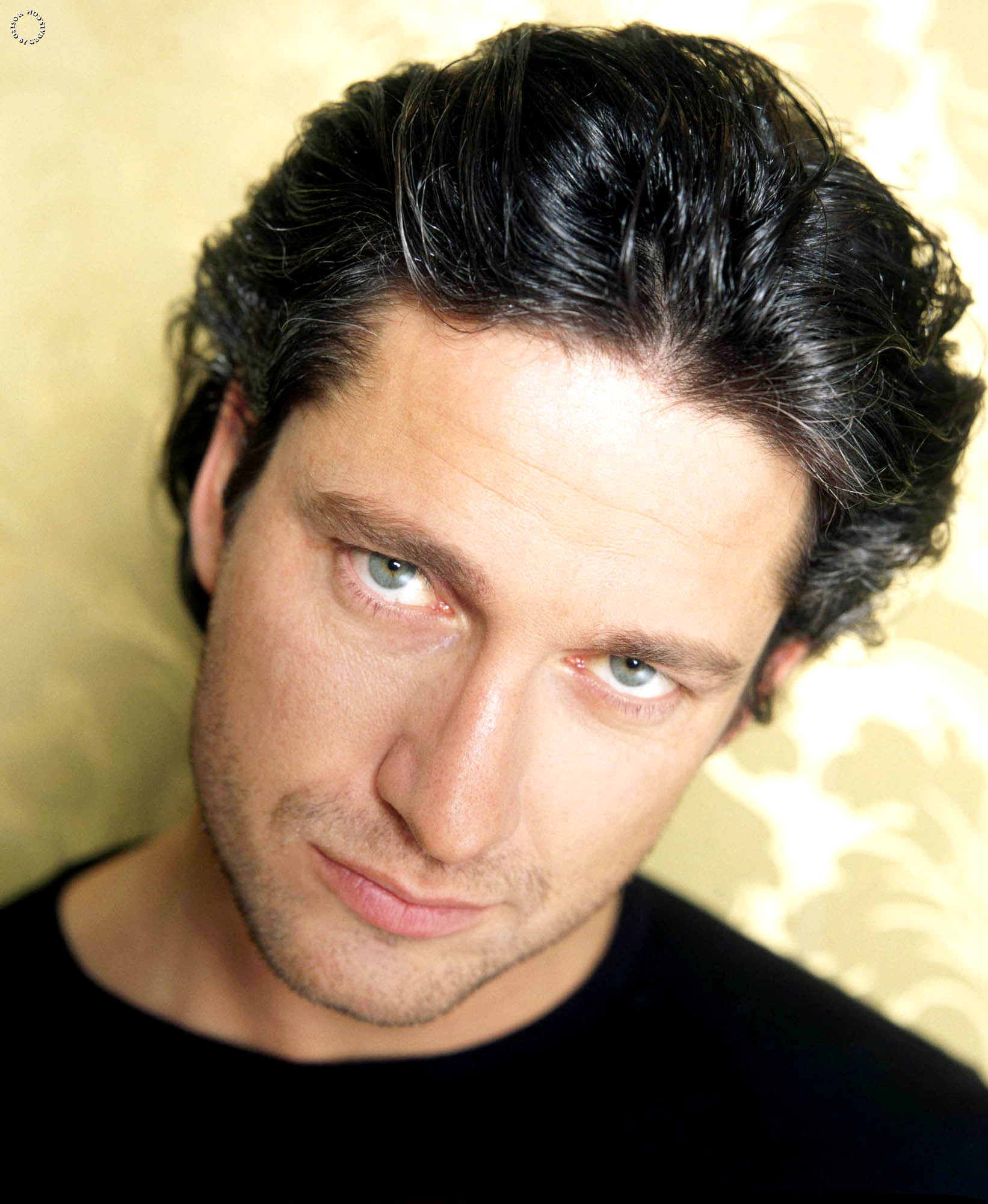 1642x2000  Gerard Butler обои APK для Android скачать
