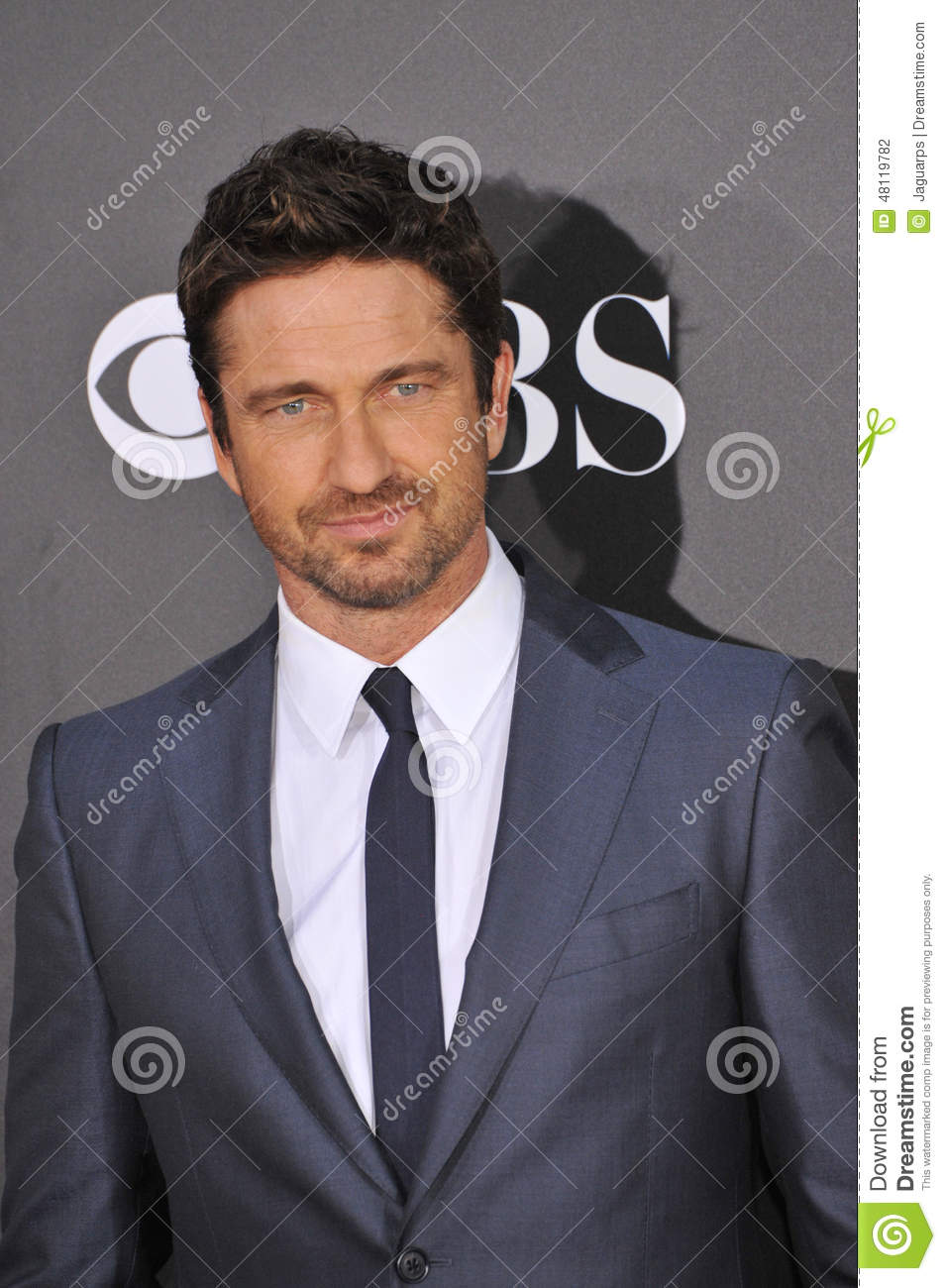 955x1300  Джерард Батлер \ U0026 Подруга Морган Браун разделяет поцелую на красной ковровой дорожке в «Ангел пал» премьера: 4337792, Ангел упал Джерард Батлер HD Телефон Обои | Pxfuel