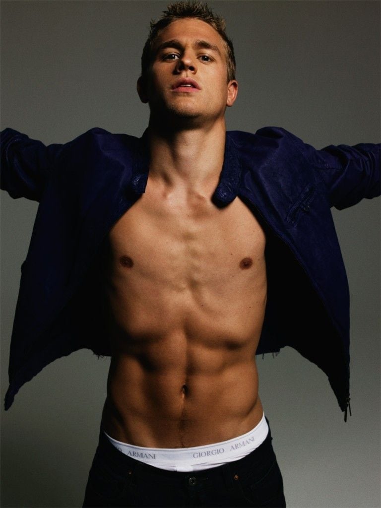 768x1024  PIN от Янисы на короле Артур | Чарли Ханнам, легенда короля Артура, король Артур