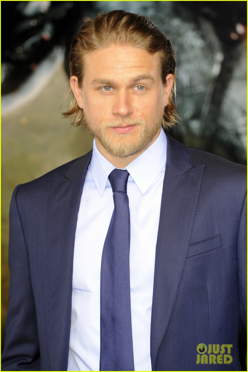 815x1222  Чарли Ханнам в мистере Портер 2017 Фотографии | Попсугар знаменитость