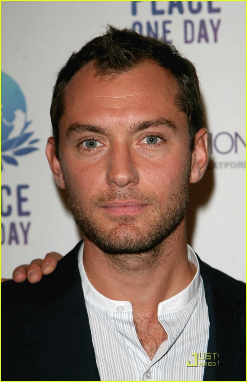 789x1222  Джуд Лоу Имагенес Бриджит Лакомбе Янг Пор Пейс729 | Imágenes Españoles Imágenes