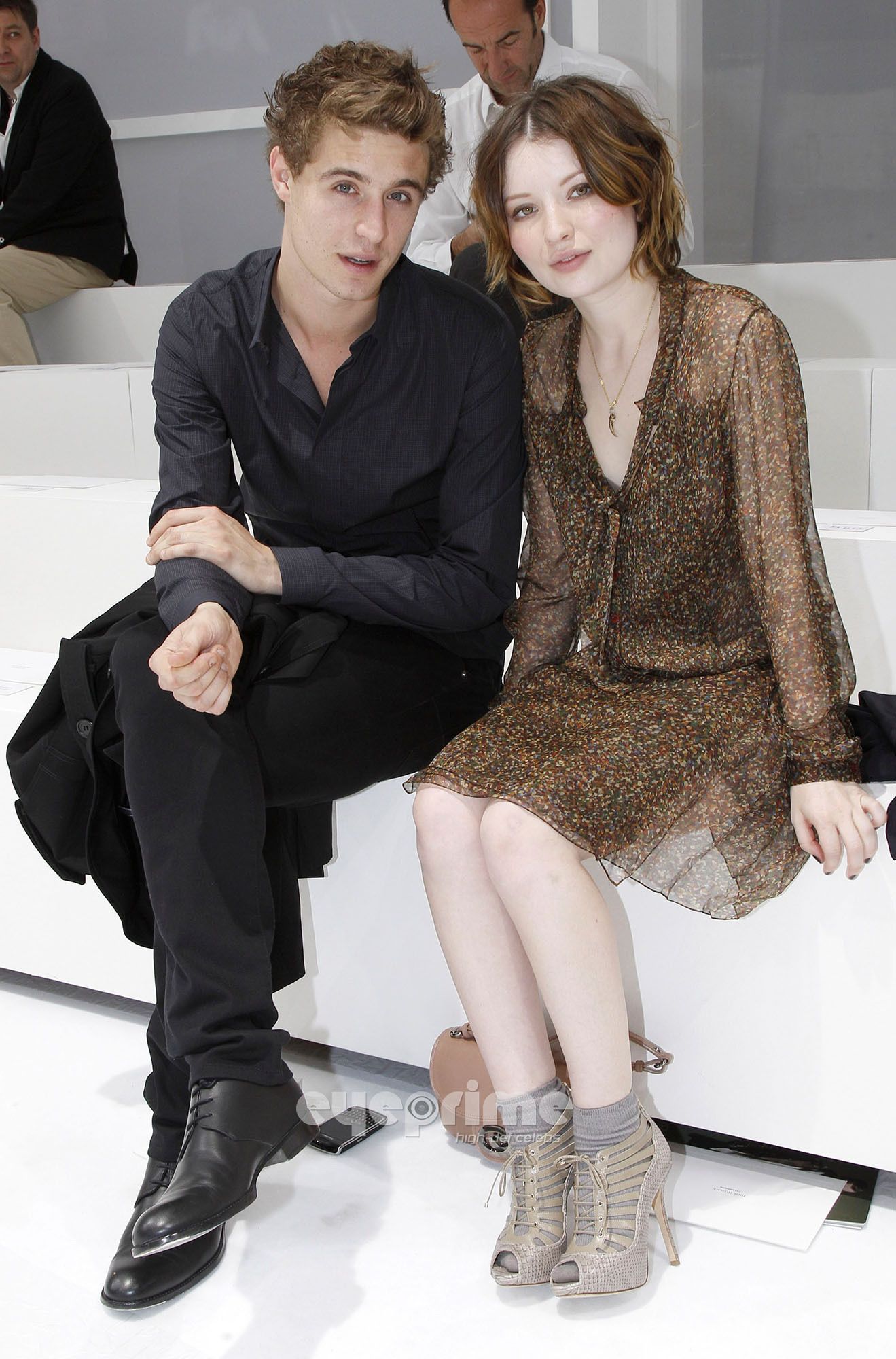 1319x2000  Обои идентификатор: 412622 / знаменитость Эмили Браунинг Телефон Обои, 1080x1920 Скачать бесплатно