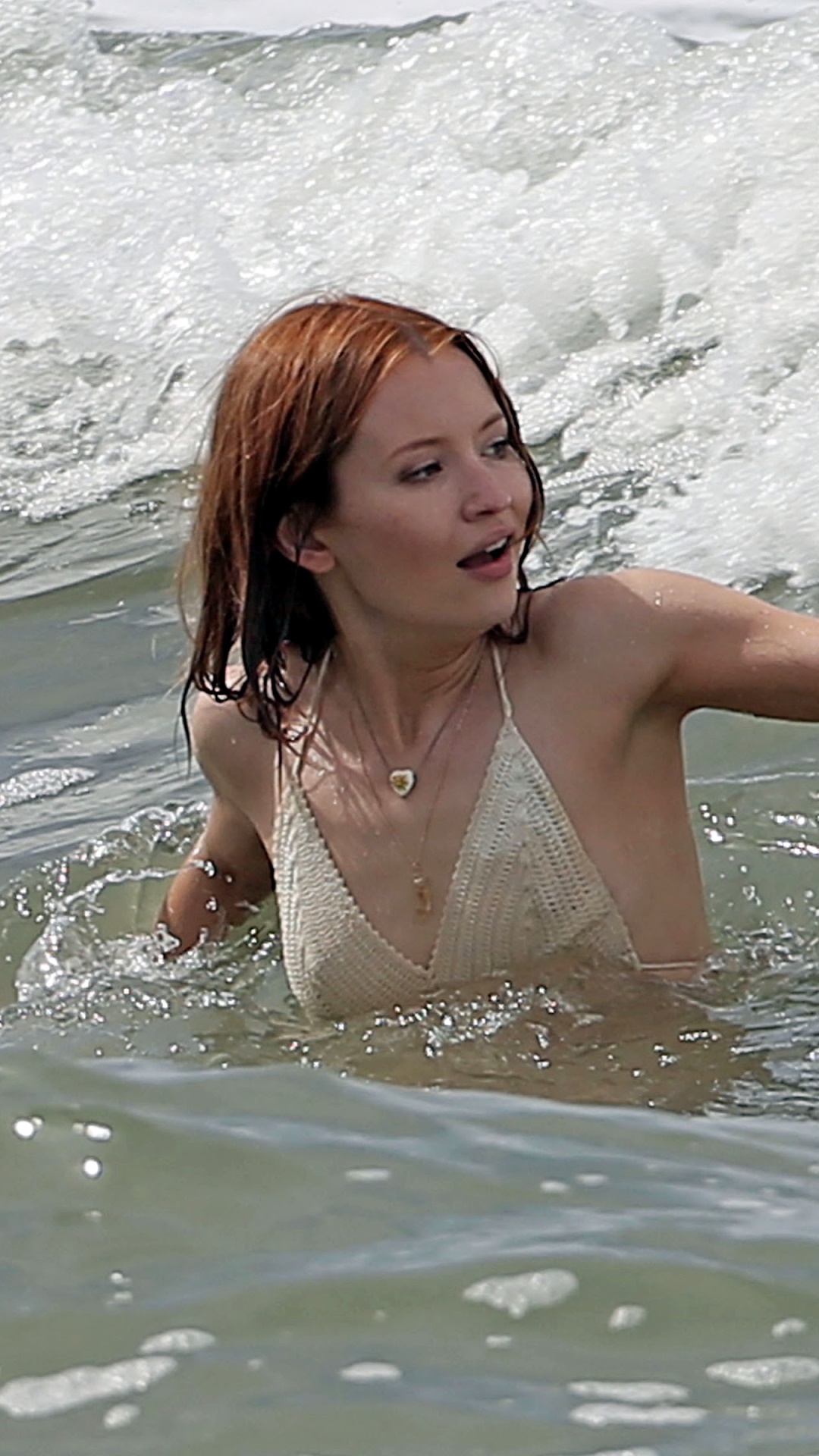 1080x1920  Эмили Браунинг сражается с Томом Харди под дождем, но они целуют \ u0026 потом позже!: Фото 695852 | Эмили Браунинг, Том Харди Фотографии | Просто Джаред младший