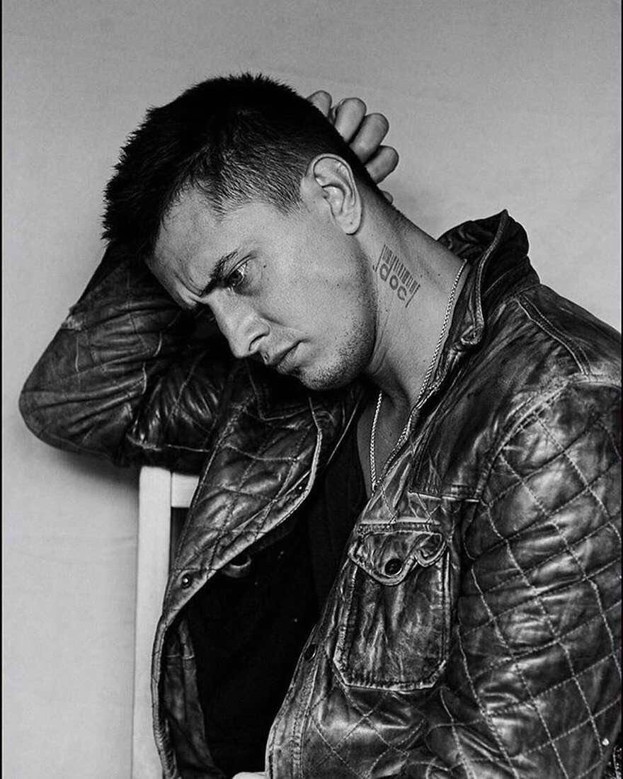 880x1100  Брут Анана, в