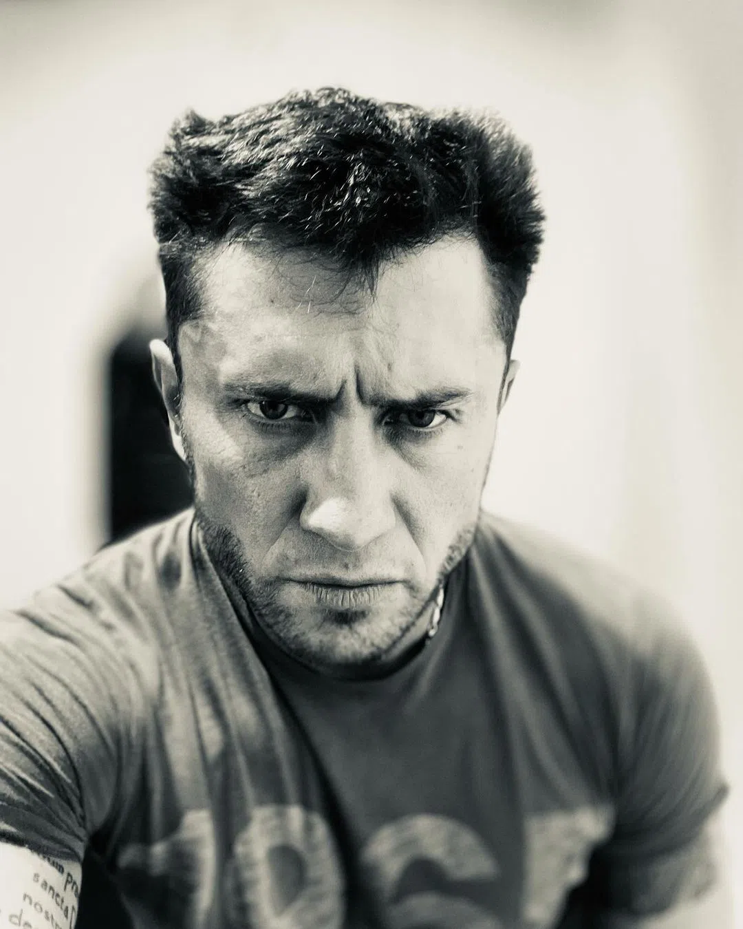 1080x1350  https://oboi-download.ru/phone/pavel-priluchny-oboi-na-telefon/