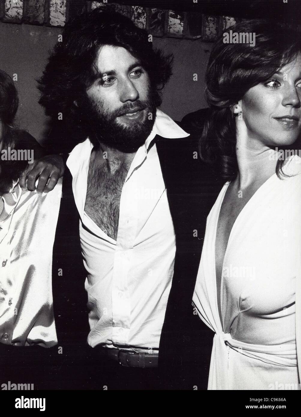 1003x1390  John Travolta net Worth 2022: Актер отдает дань уважения коллеге по фильму «Смазка» Оливия Ньютон-Джон-Линия