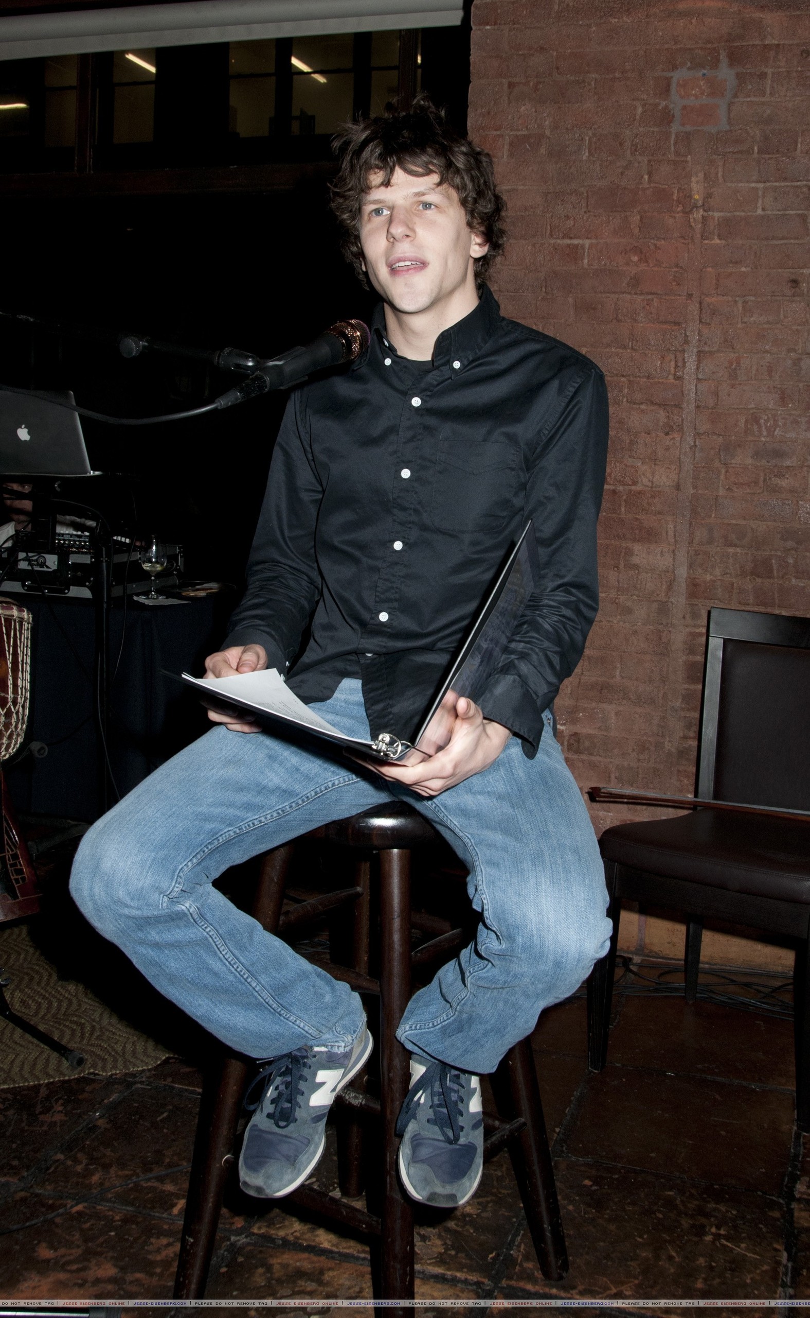 1575x2560  Джесси Эйзенберг HD Телефон Обои | Pxfuel